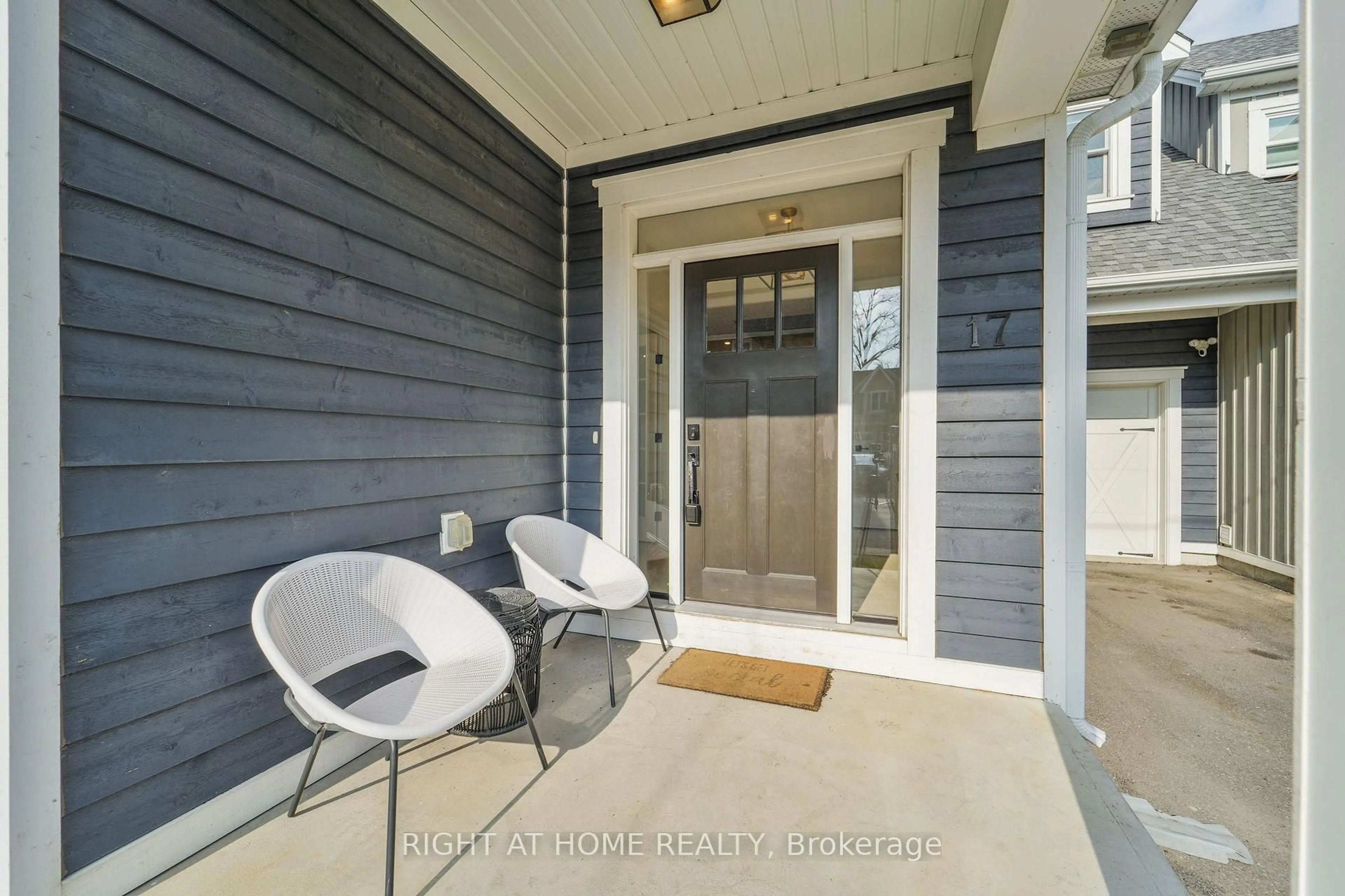 Indoor entryway for 17 George St, Markham Ontario L3P 2R8