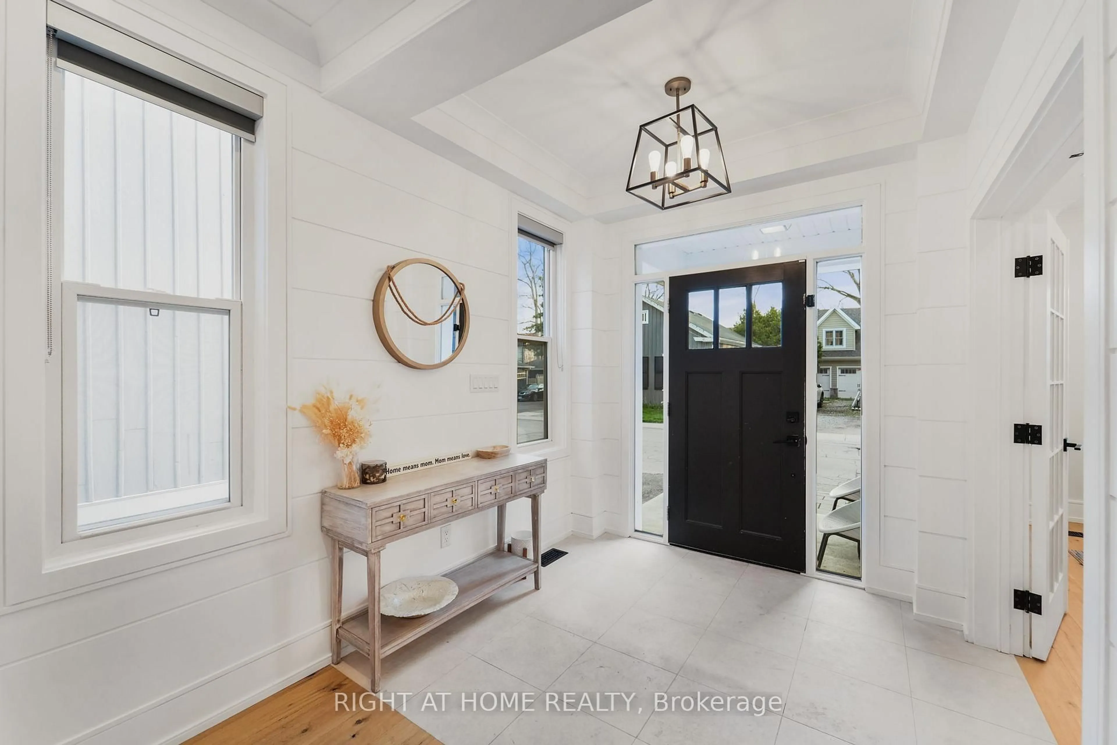 Indoor entryway for 17 George St, Markham Ontario L3P 2R8