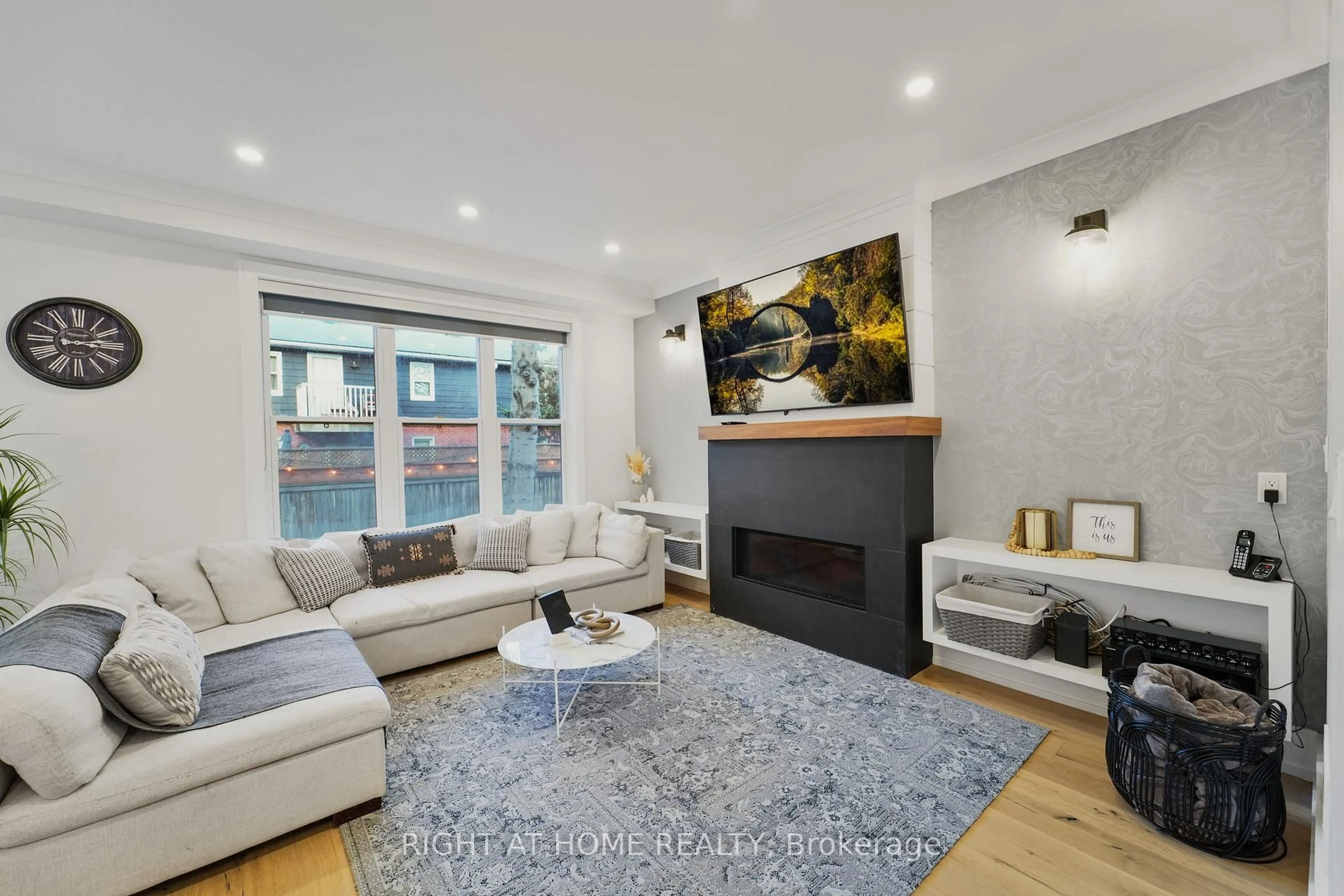 Living room with furniture, unknown for 17 George St, Markham Ontario L3P 2R8