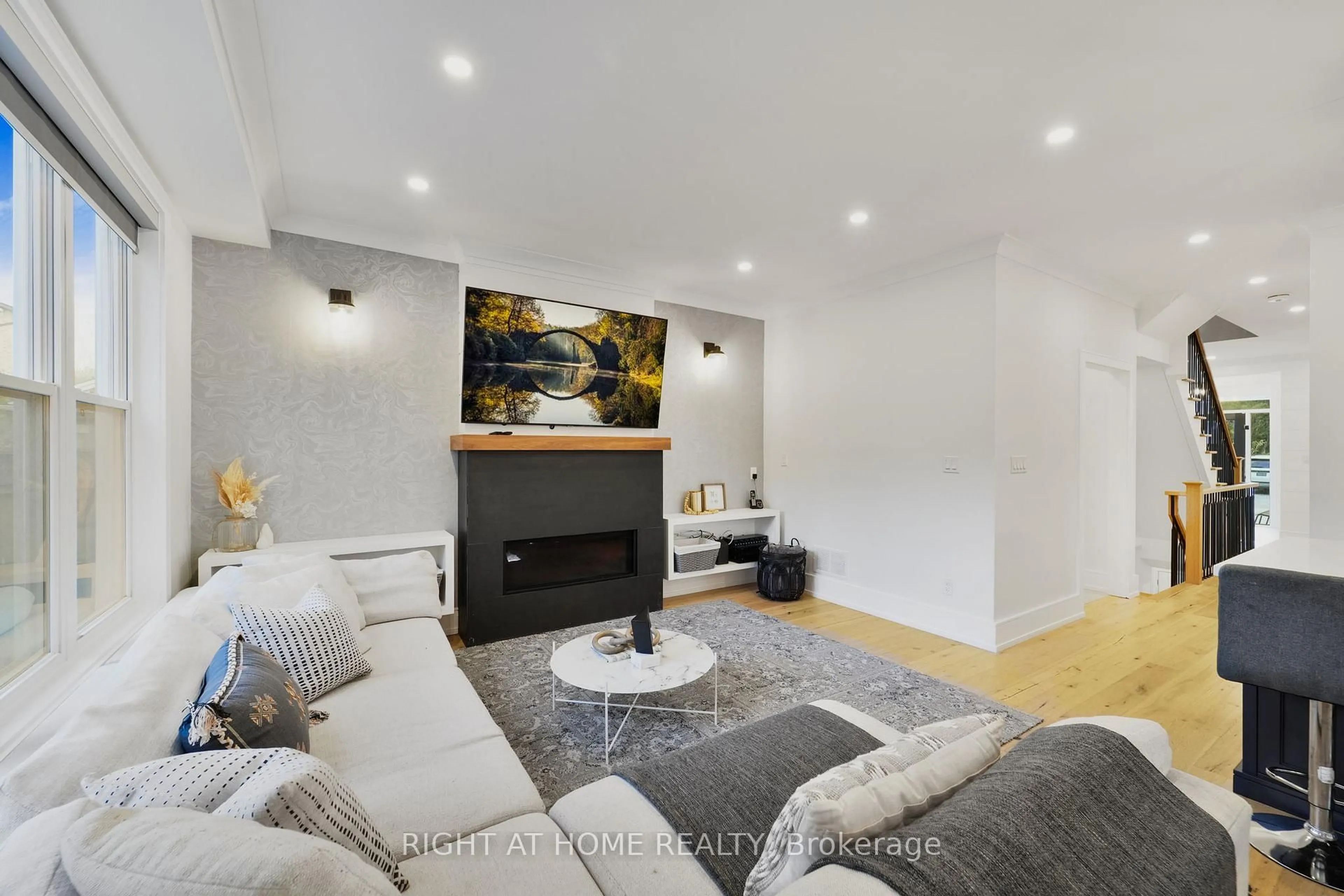 Living room with furniture, unknown for 17 George St, Markham Ontario L3P 2R8