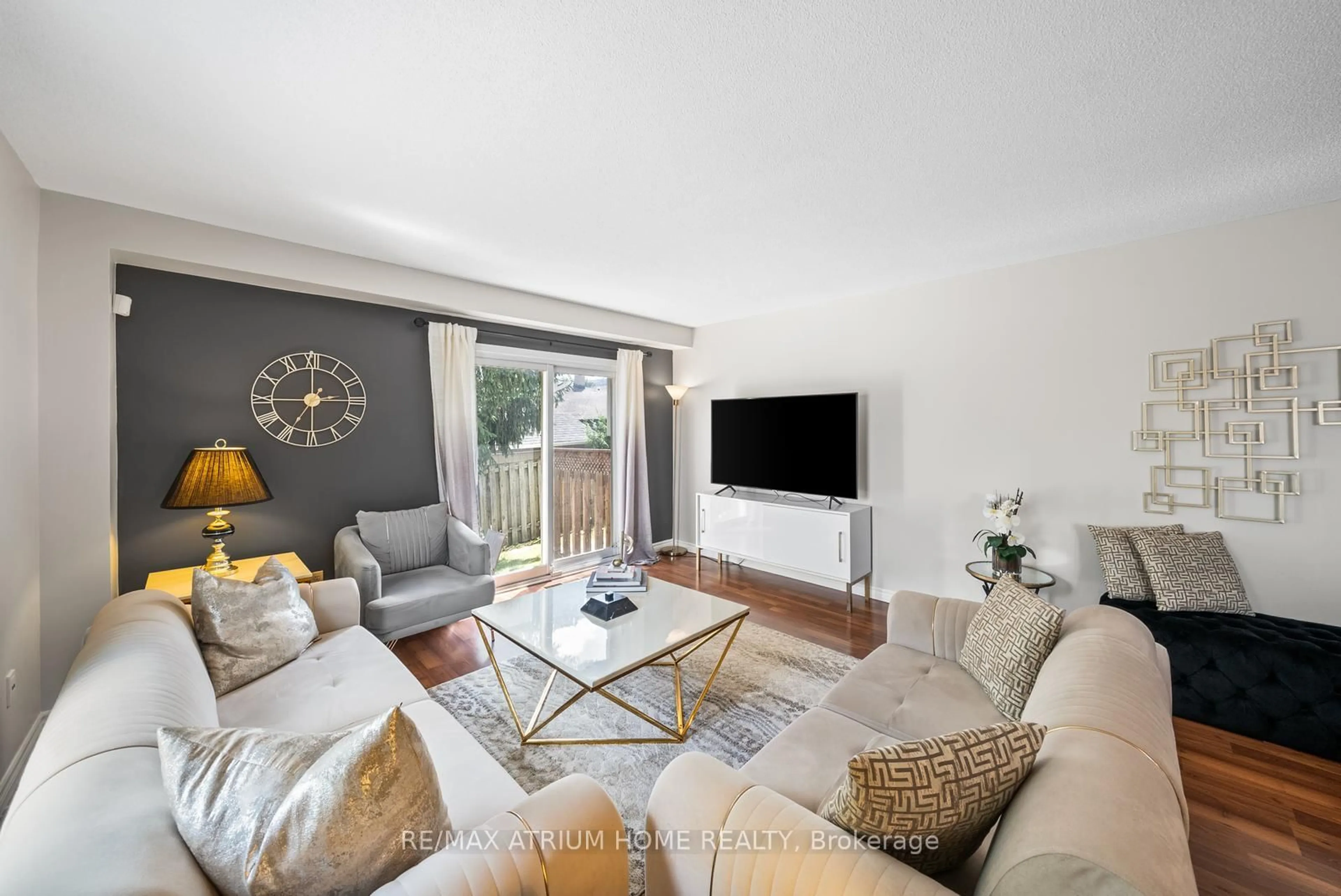 Living room with furniture, unknown for 115 Main St #34, Newmarket Ontario L3Y 8J3