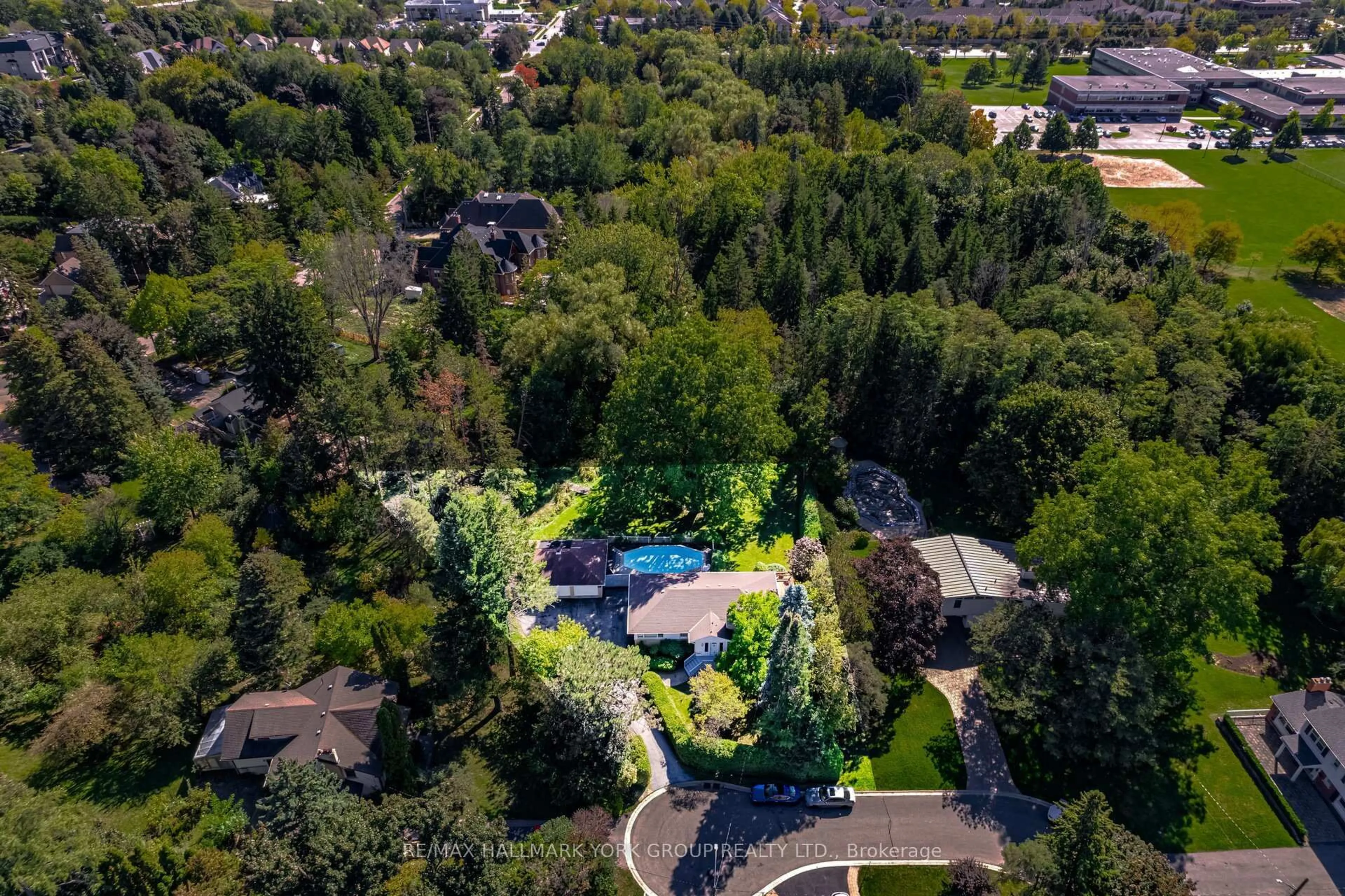 A pic from outside/outdoor area/front of a property/back of a property/a pic from drone, forest/trees view for 26 Bridgeford St, Richmond Hill Ontario L4C 3V6