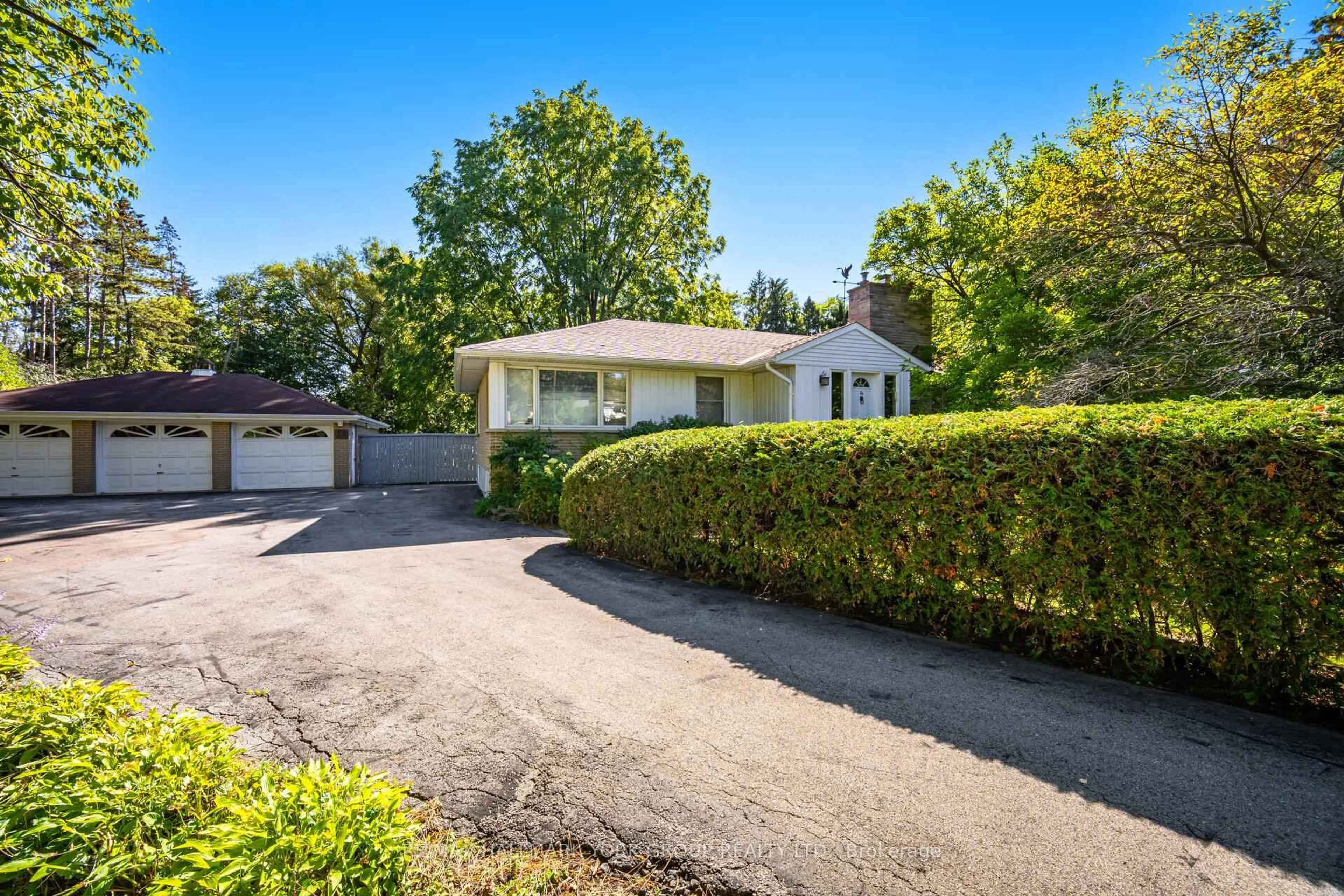 A pic from outside/outdoor area/front of a property/back of a property/a pic from drone, street for 26 Bridgeford St, Richmond Hill Ontario L4C 3V6