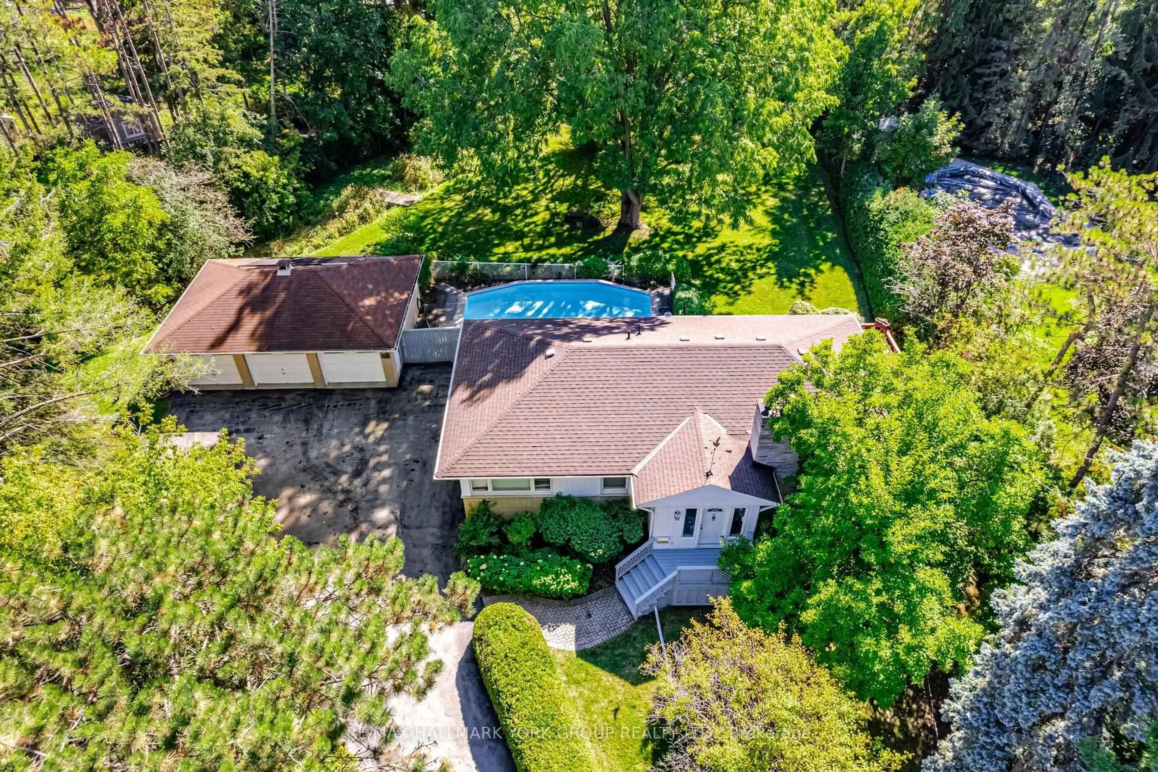 A pic from outside/outdoor area/front of a property/back of a property/a pic from drone, street for 26 Bridgeford St, Richmond Hill Ontario L4C 3V6