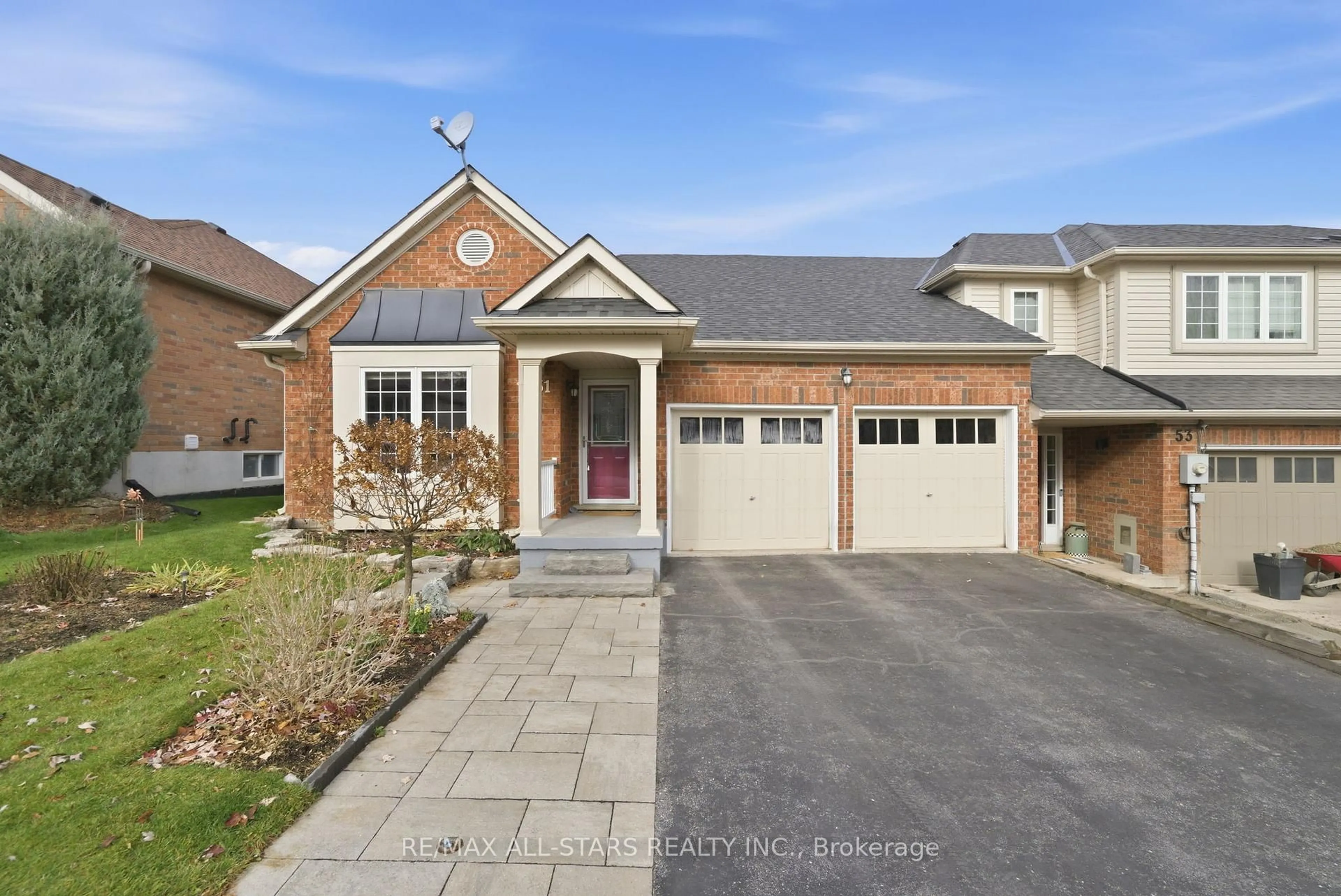 Home with brick exterior material, street for 51 Oakside Dr, Uxbridge Ontario L9P 2A5