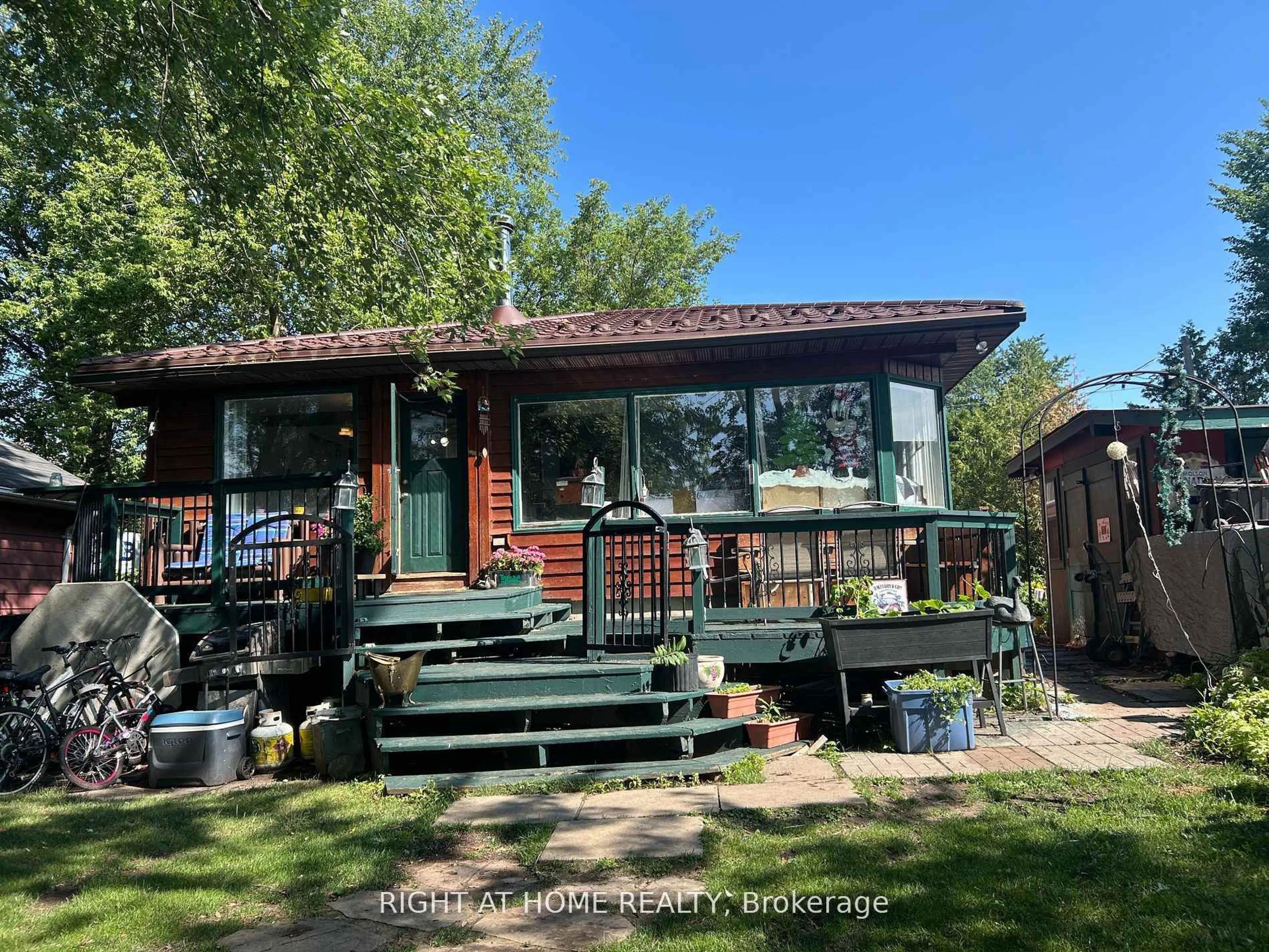 A pic from outside/outdoor area/front of a property/back of a property/a pic from drone, unknown for 195 Lakeland Cres, Richmond Hill Ontario L4E 3A4