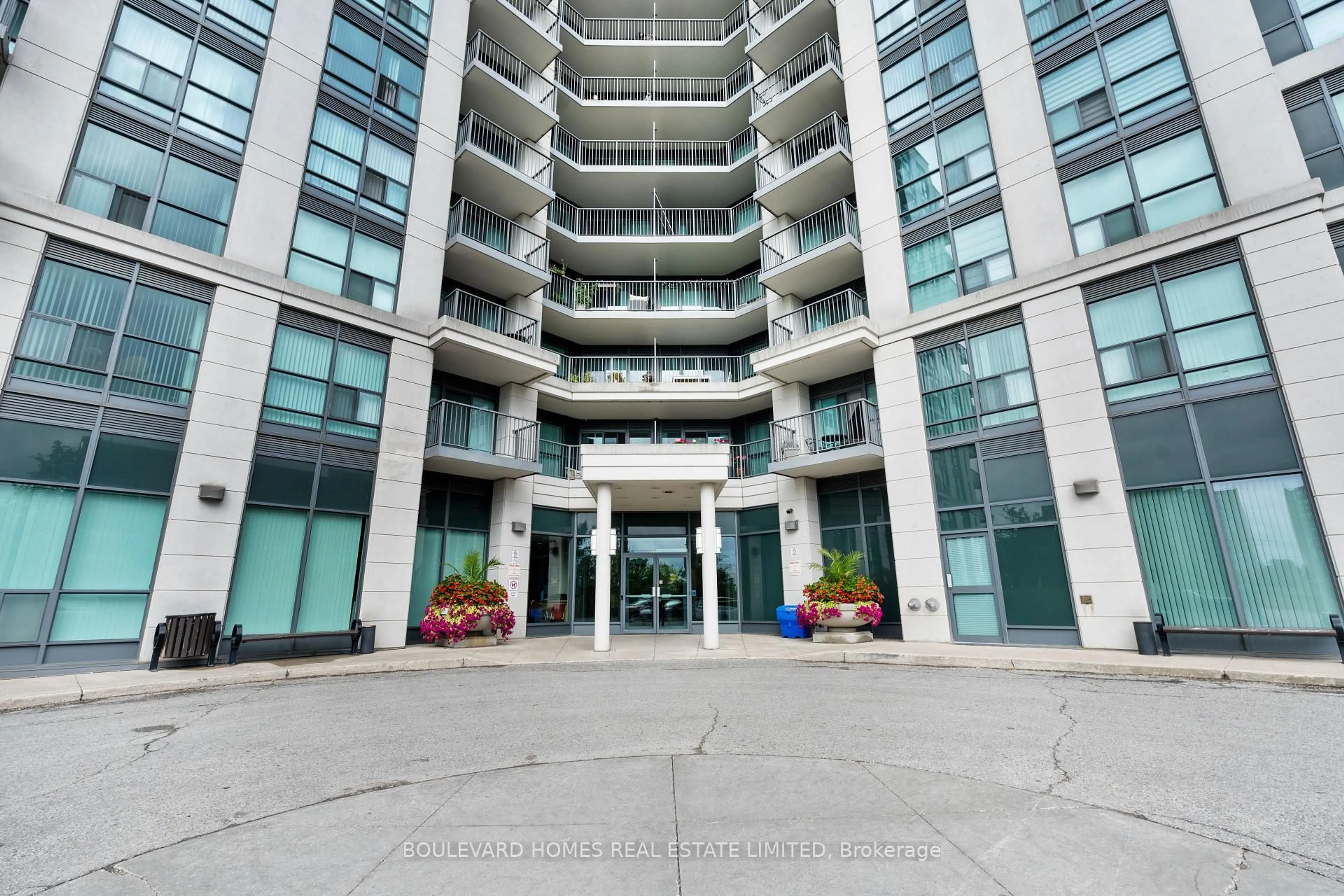 Indoor foyer for 185 Oneida Cres #PH09, Richmond Hill Ontario L4B 0B1