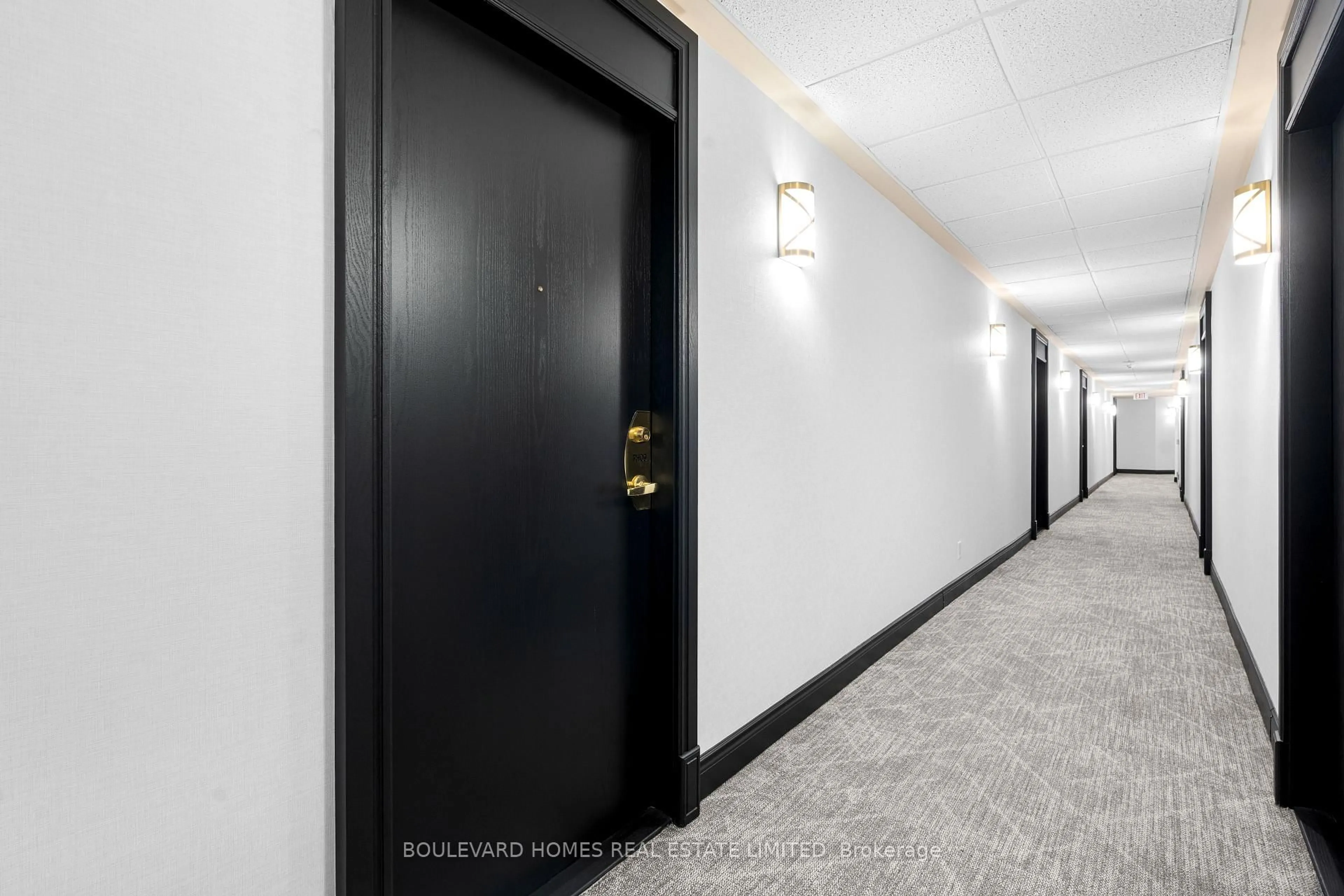 Indoor foyer for 185 Oneida Cres #PH09, Richmond Hill Ontario L4B 0B1