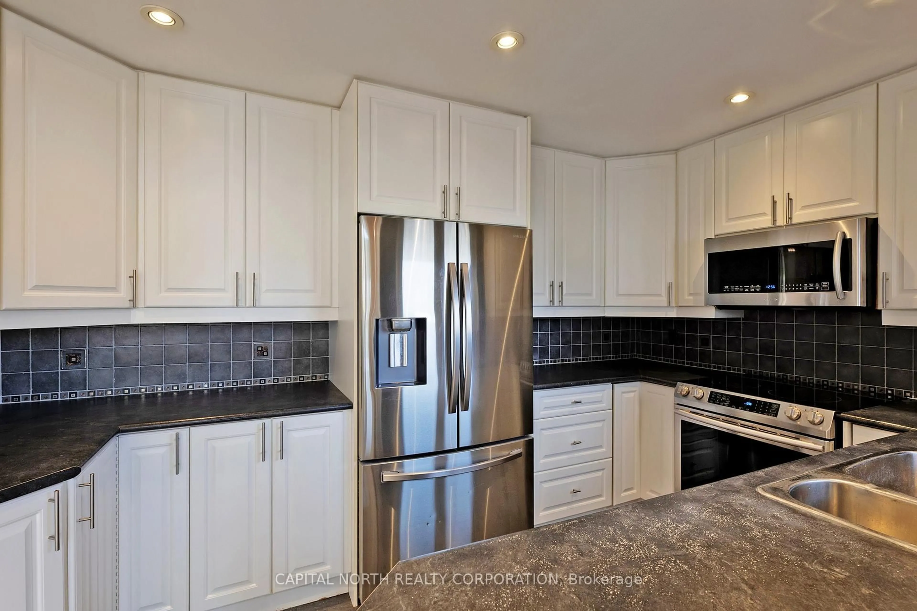 Unknown for 106 Clearview Hts, King Ontario L7B 1H6