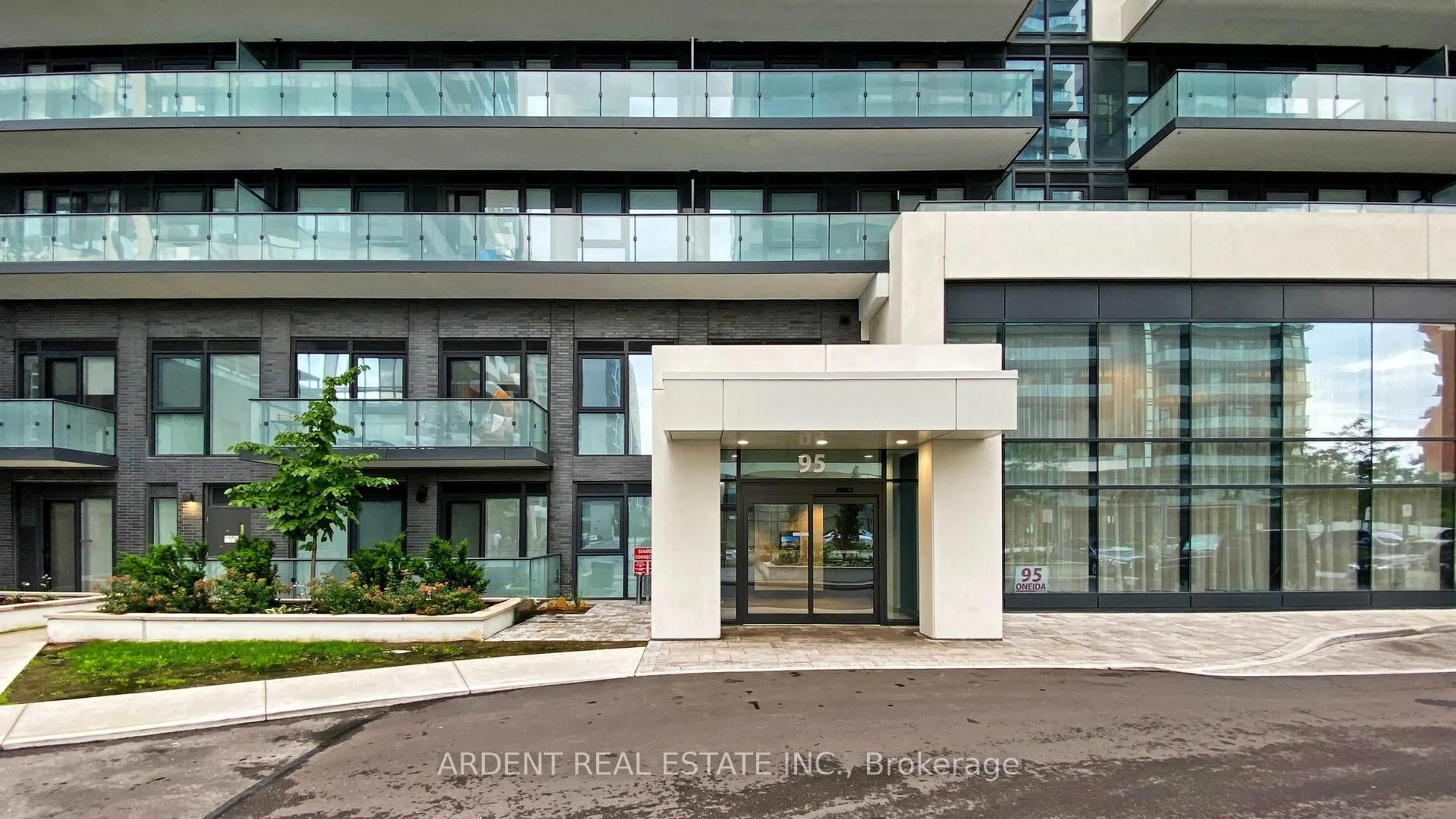 Indoor foyer for 95 Onieida Cres, Richmond Hill Ontario L4B 0H5