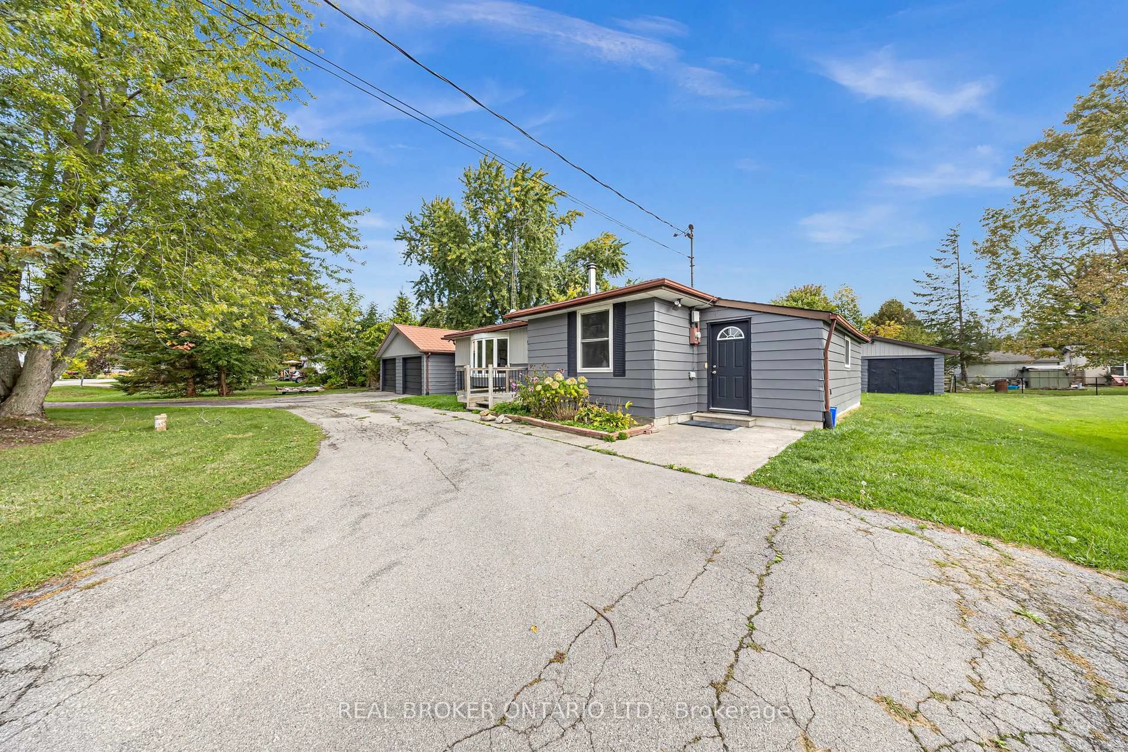 A pic from outside/outdoor area/front of a property/back of a property/a pic from drone, street for 9 Centre Rd, Georgina Ontario L0E 1N0