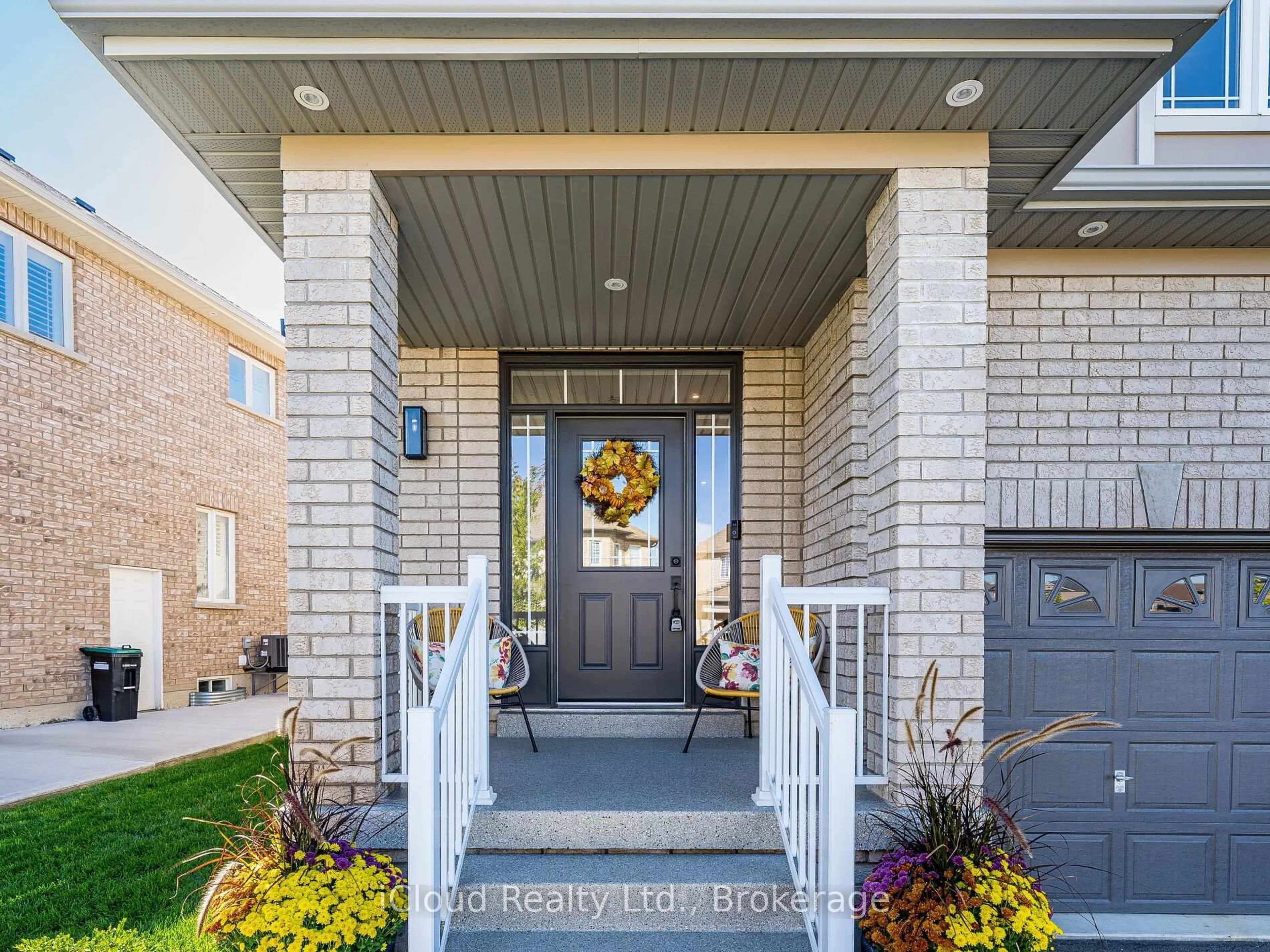 Indoor entryway for 207 Rutherford Rd, Bradford West Gwillimbury Ontario L3X 0X5