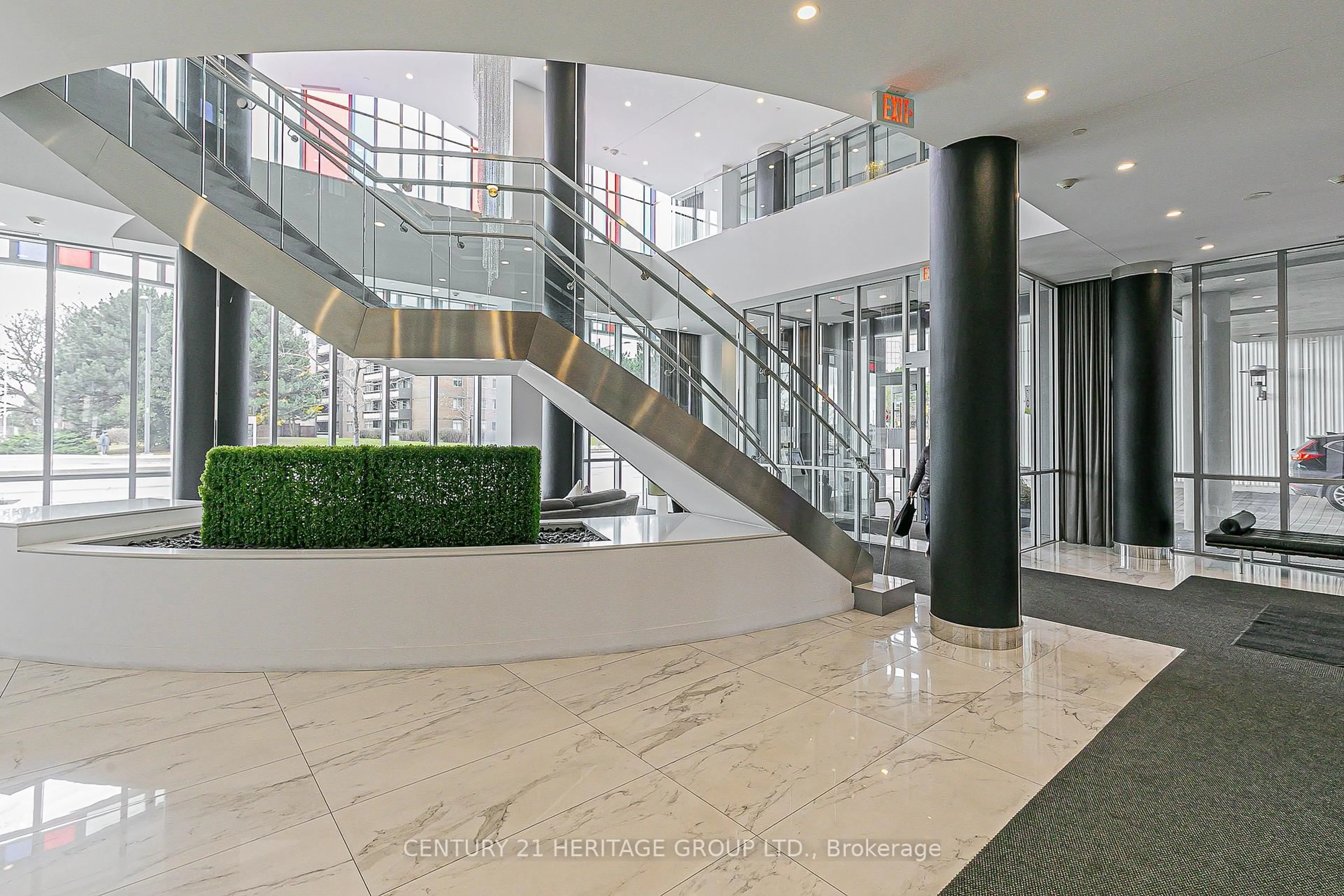 Indoor foyer for 9471 Yonge St #351, Richmond Hill Ontario L4C 0Z5