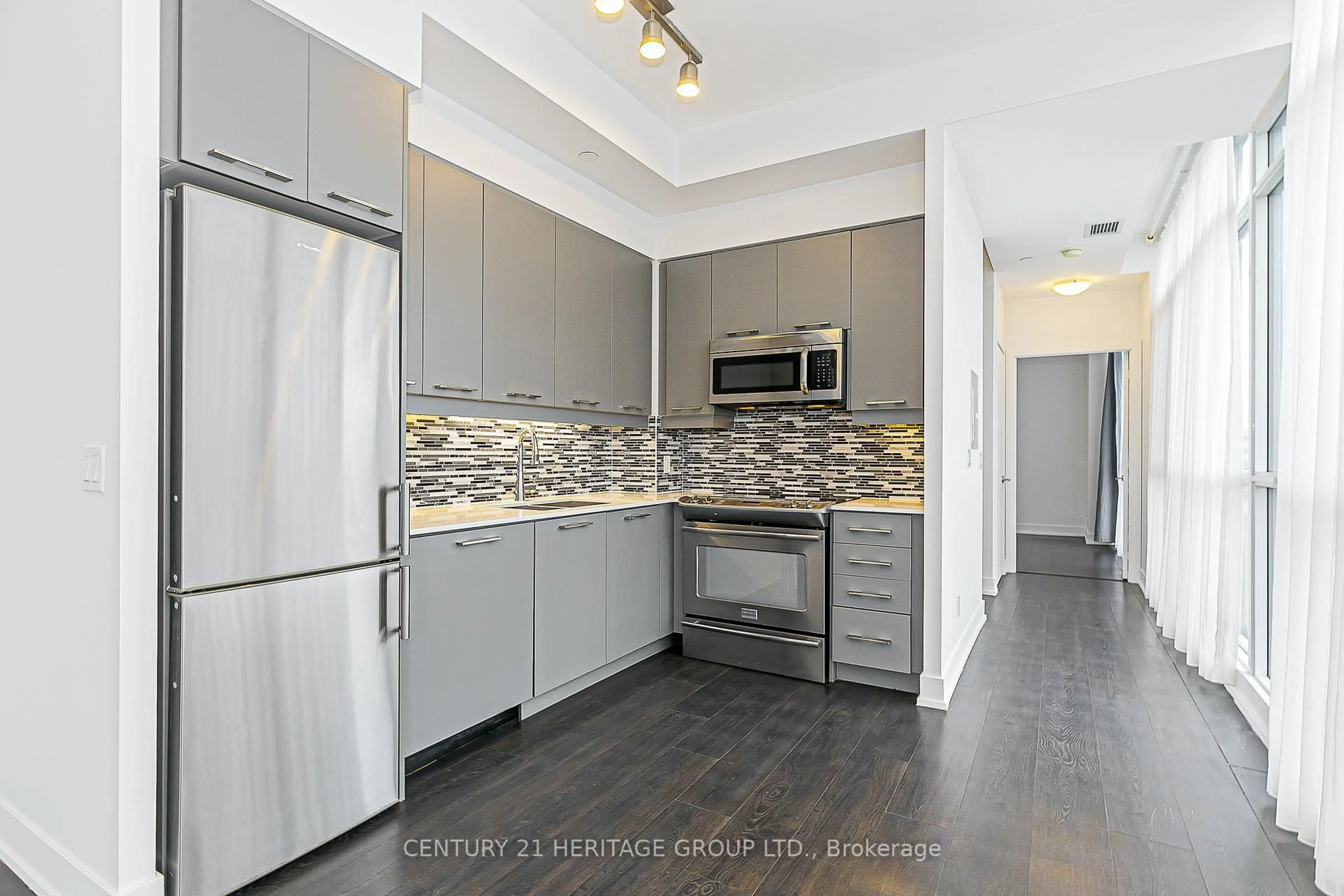 Standard kitchen, unknown for 9471 Yonge St #351, Richmond Hill Ontario L4C 0Z5