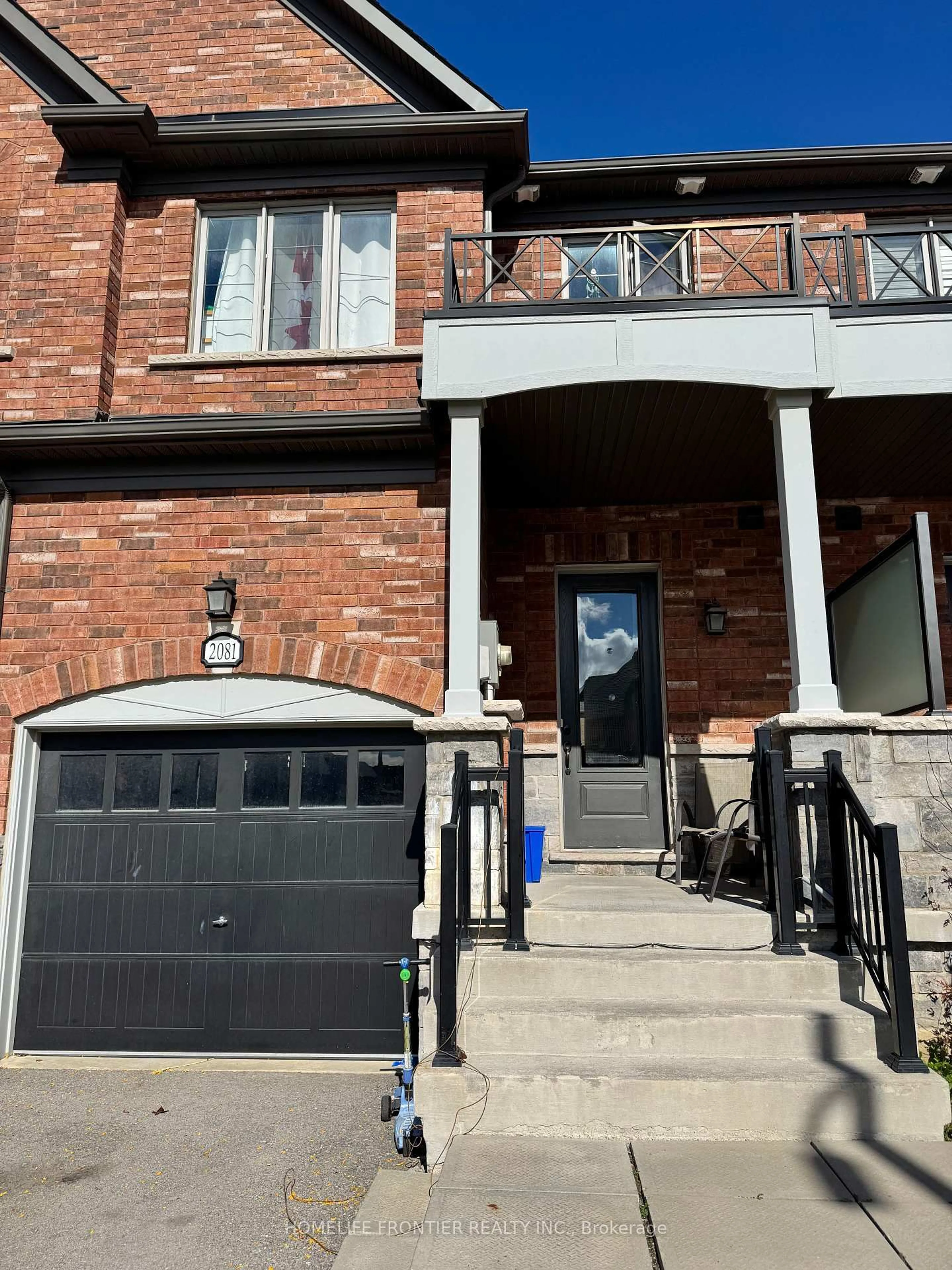 Home with brick exterior material, street for 2081 Dale Rd, Innisfil Ontario L9S 0L4