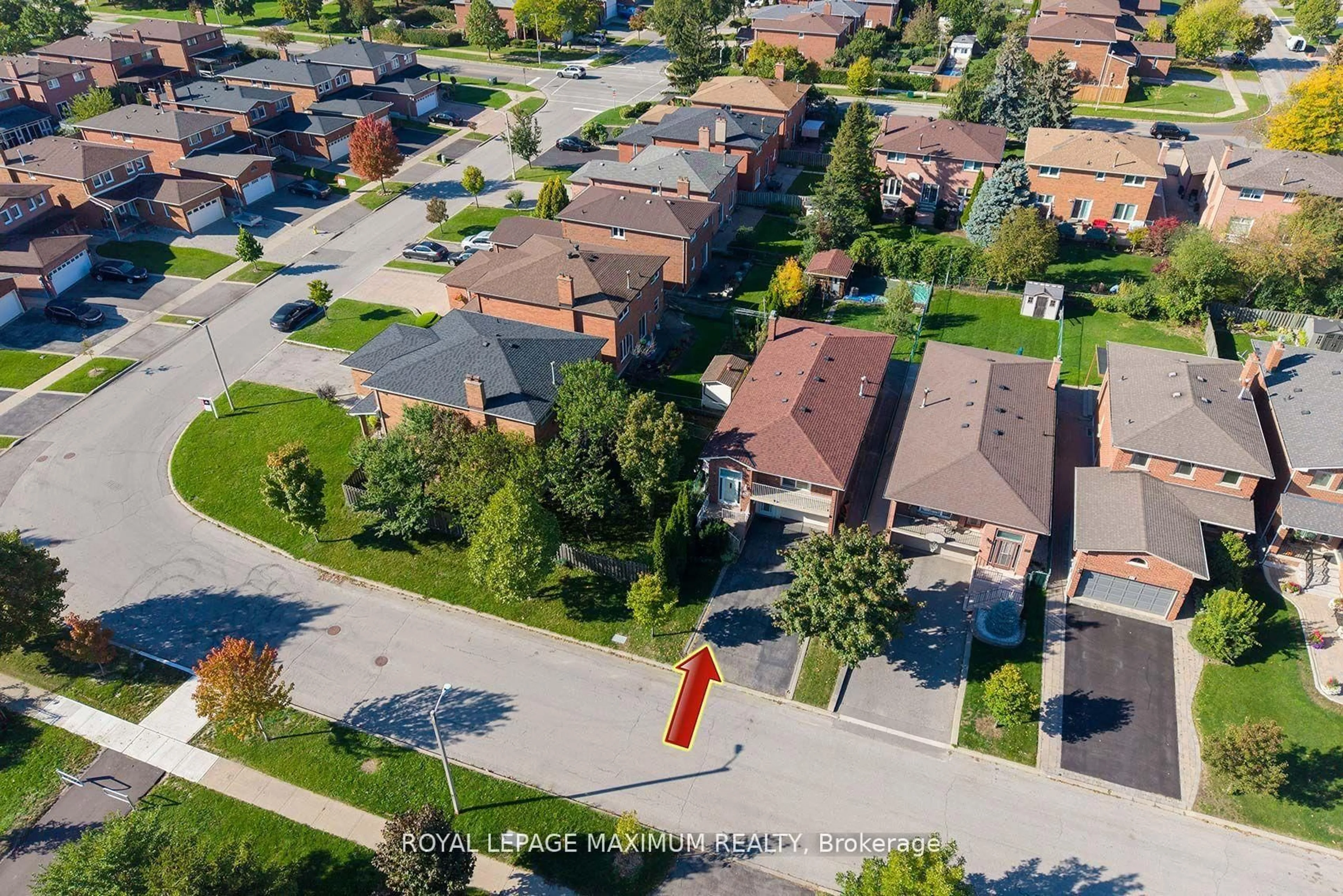 A pic from outside/outdoor area/front of a property/back of a property/a pic from drone, street for 42 Kaiser Dr, Vaughan Ontario L4L 3V4