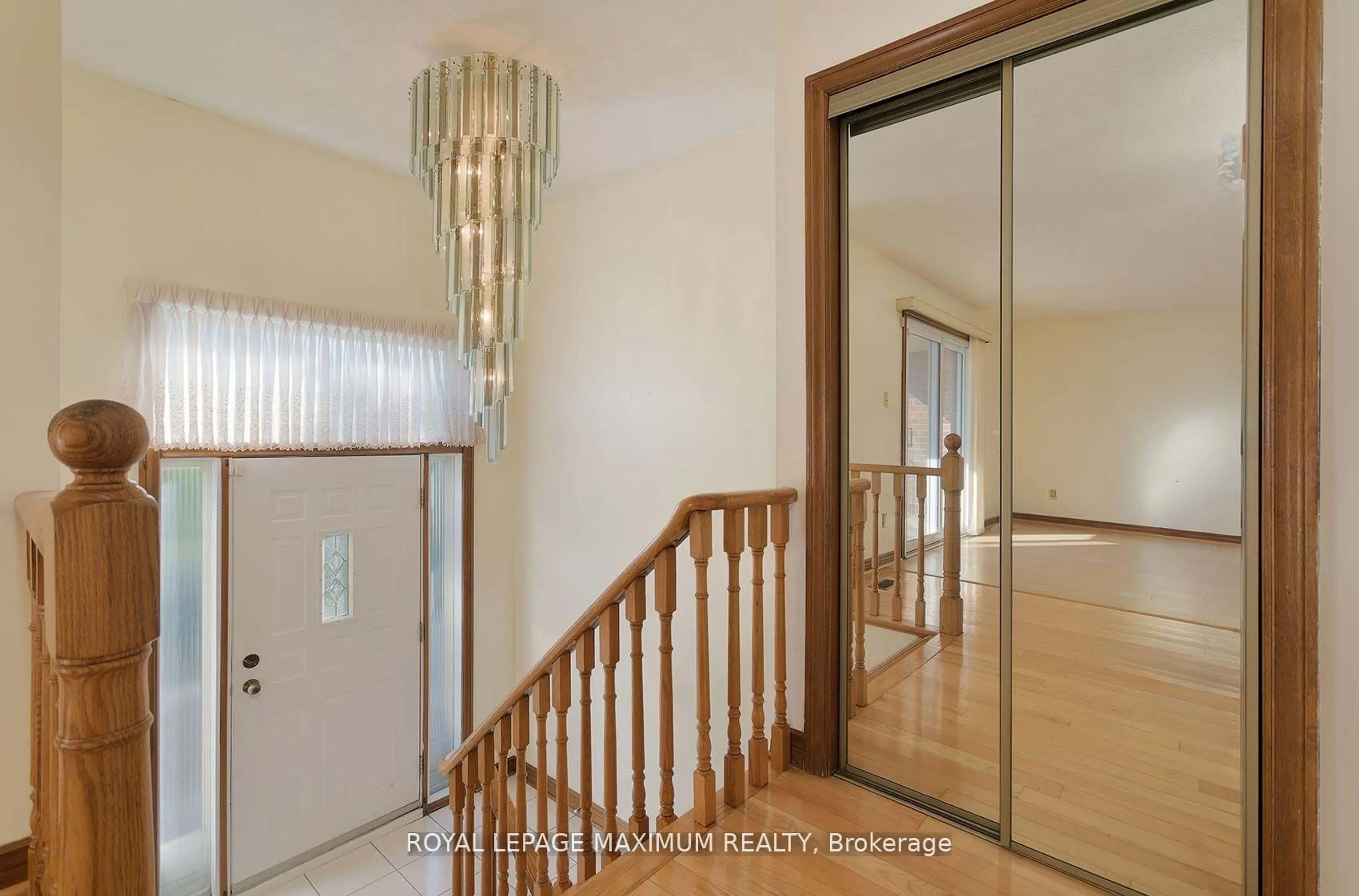 Indoor entryway for 42 Kaiser Dr, Vaughan Ontario L4L 3V4