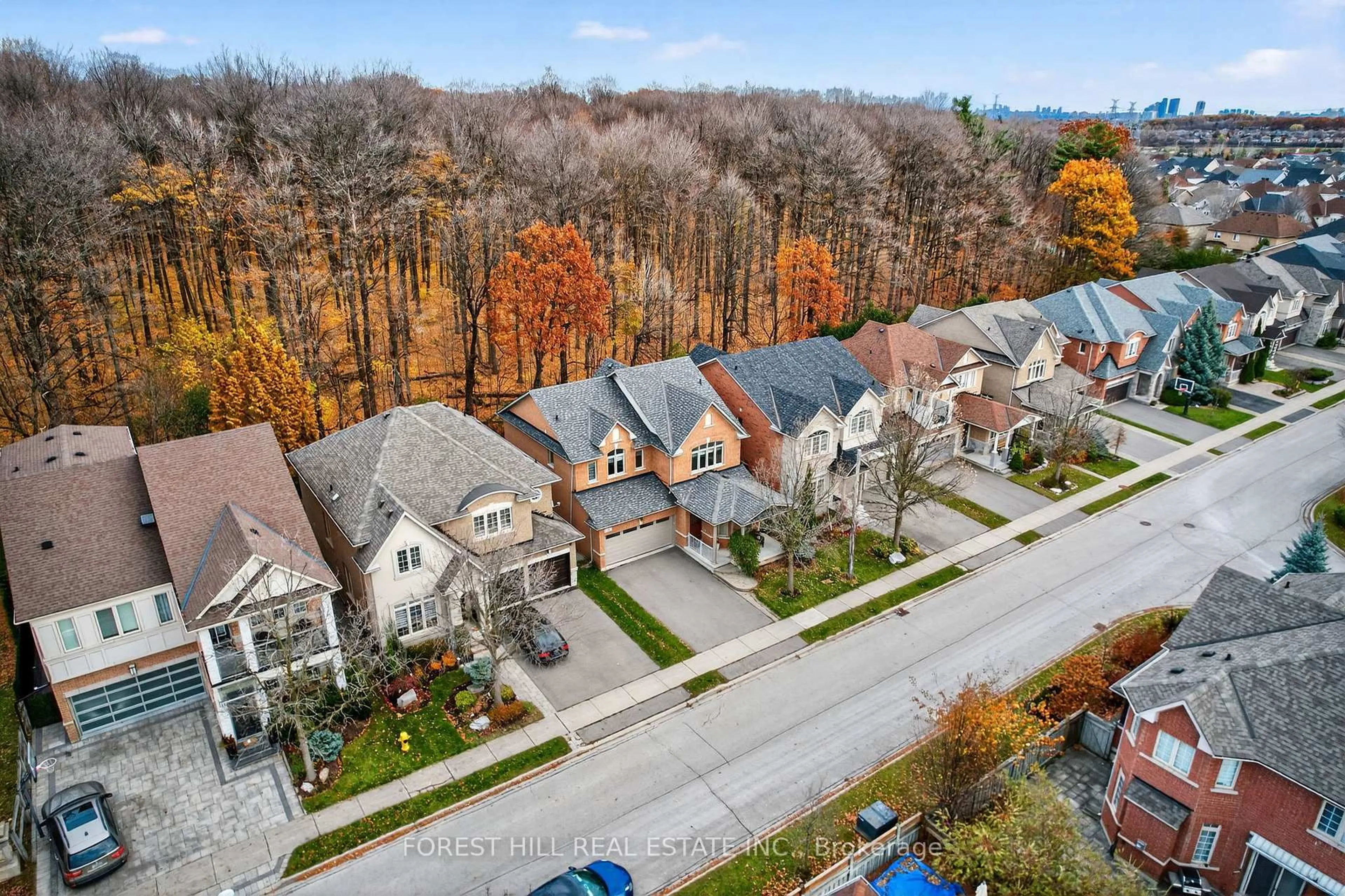 A pic from outside/outdoor area/front of a property/back of a property/a pic from drone, street for 53 COUTURE Gdns, Vaughan Ontario L4J 9H4