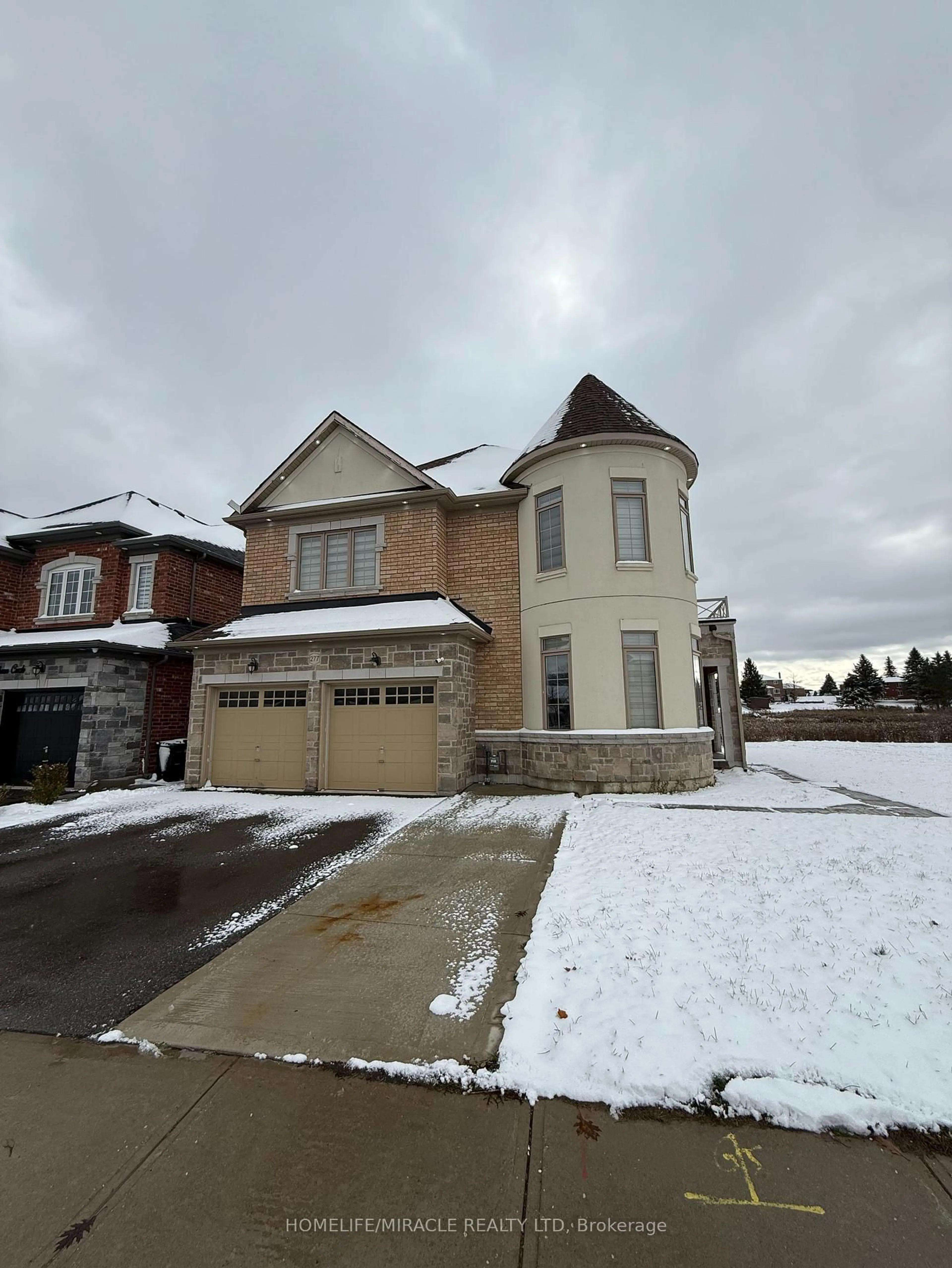 Home with brick exterior material, street for 277 Gibson Circ, Bradford West Gwillimbury Ontario L3Z 0X2