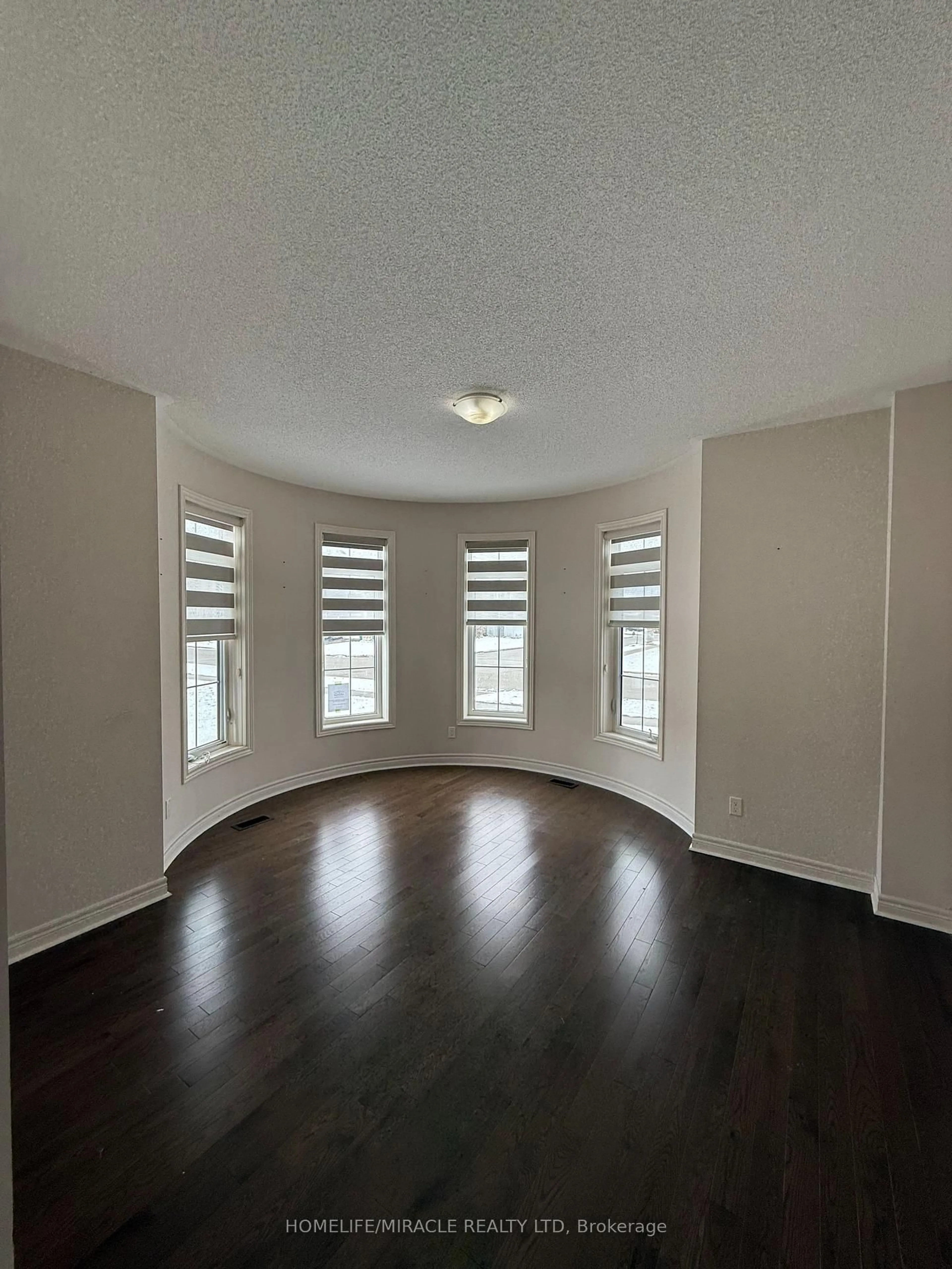 A pic of a room for 277 Gibson Circ, Bradford West Gwillimbury Ontario L3Z 0X2