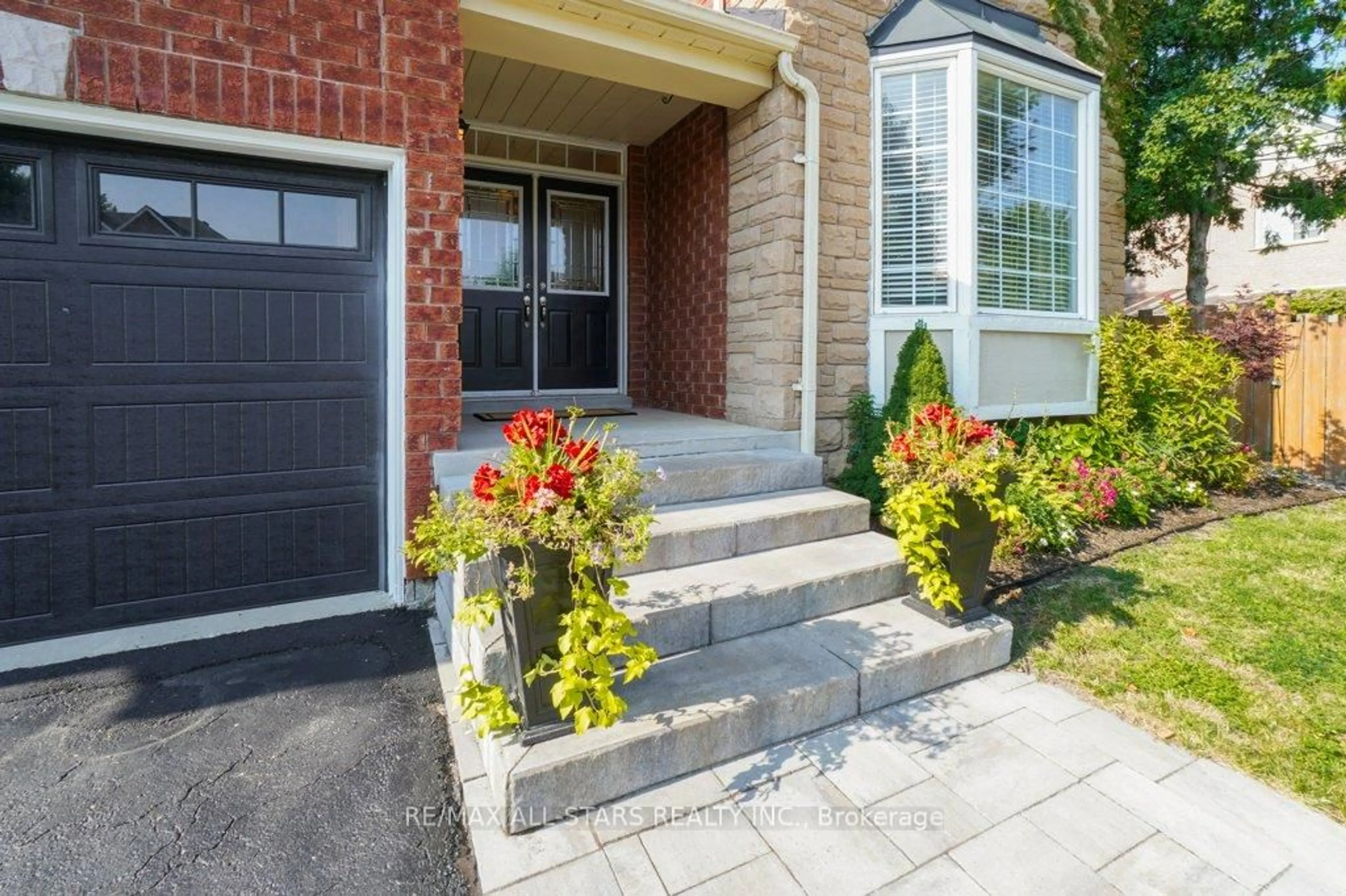 Home with brick exterior material, street for 67 Rosena Lane, Uxbridge Ontario L9P 1X6