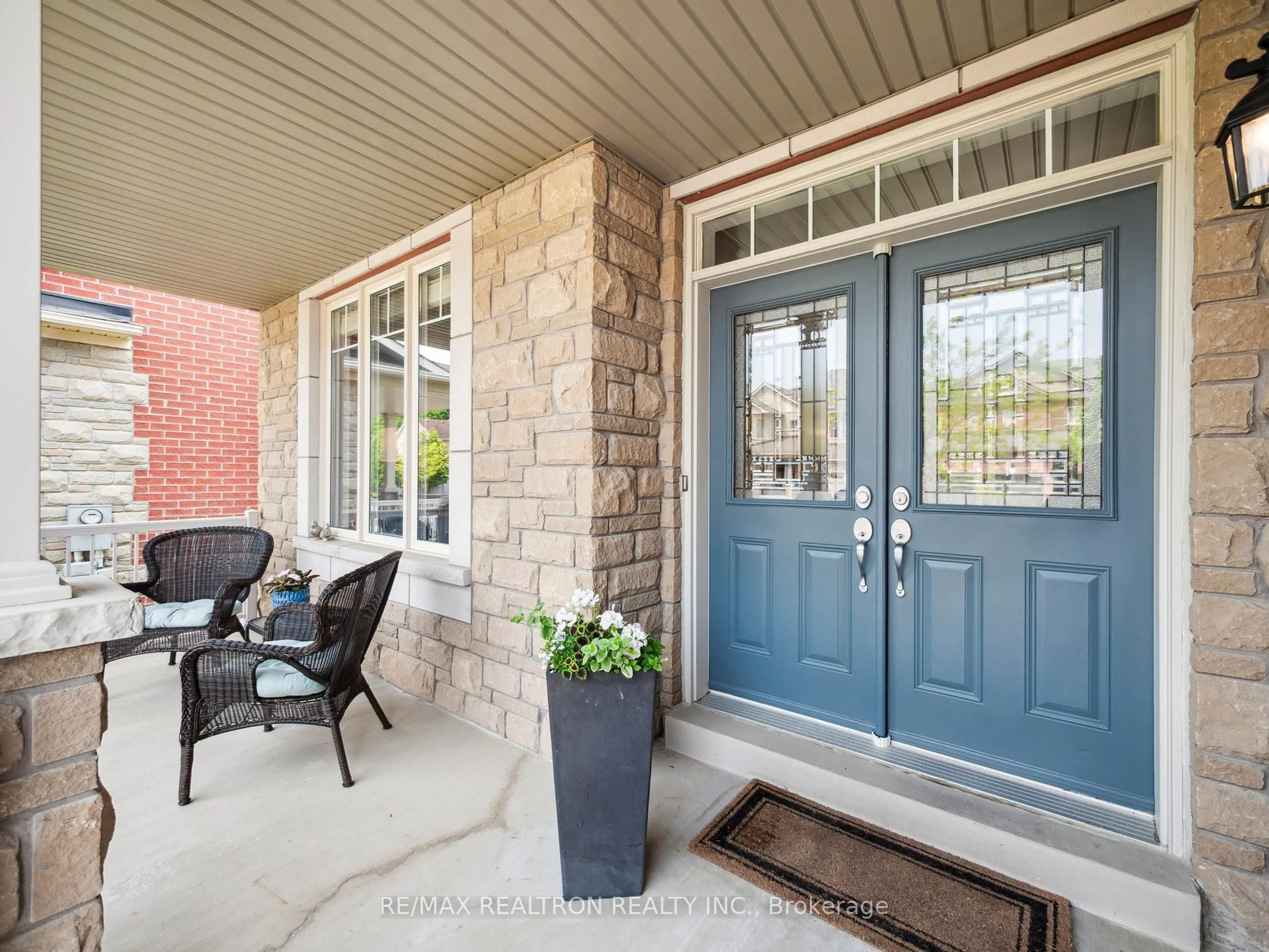 Indoor entryway for 10 Glade Dr, Richmond Hill Ontario L4E 0G9