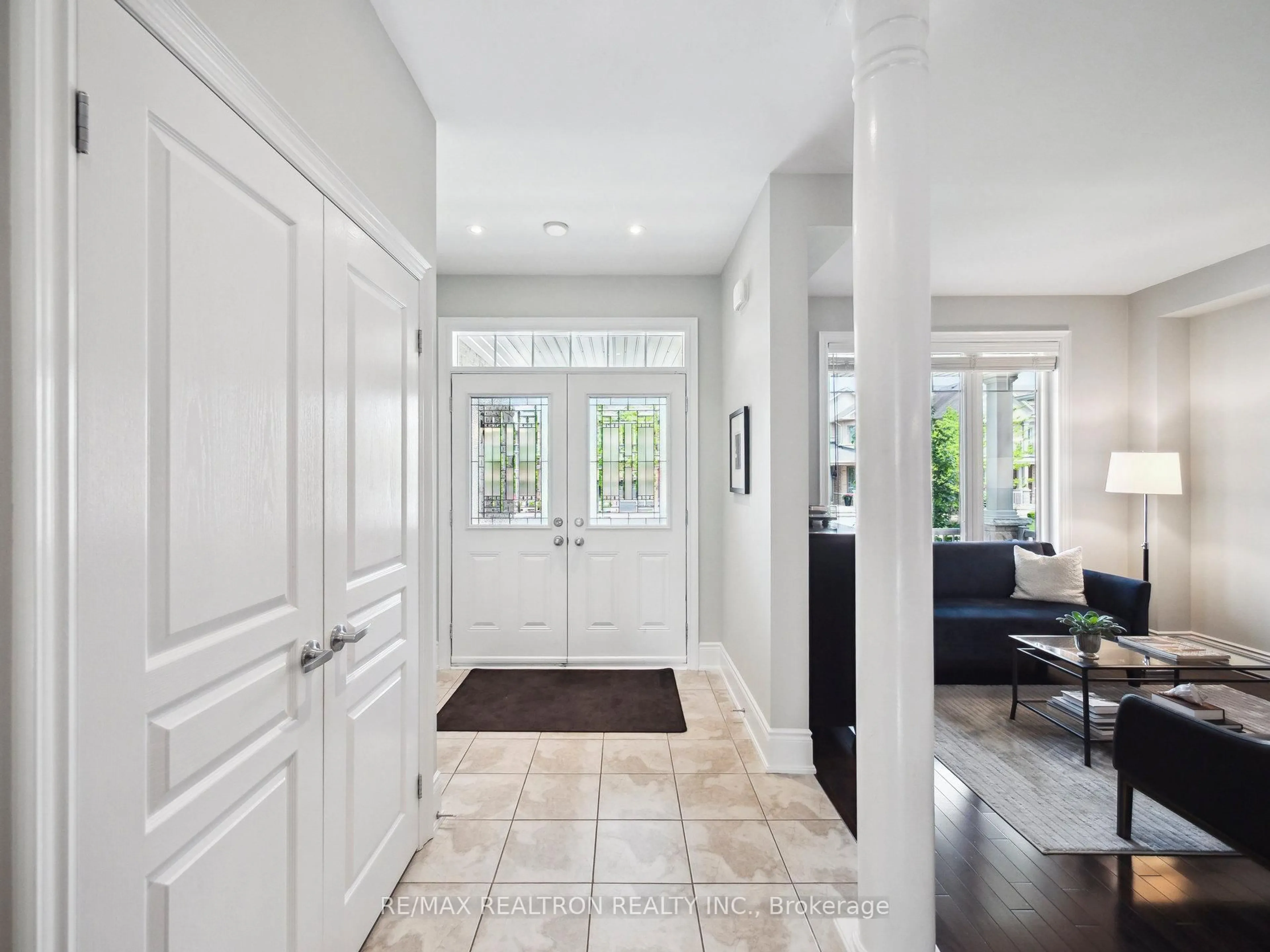 Indoor entryway for 10 Glade Dr, Richmond Hill Ontario L4E 0G9