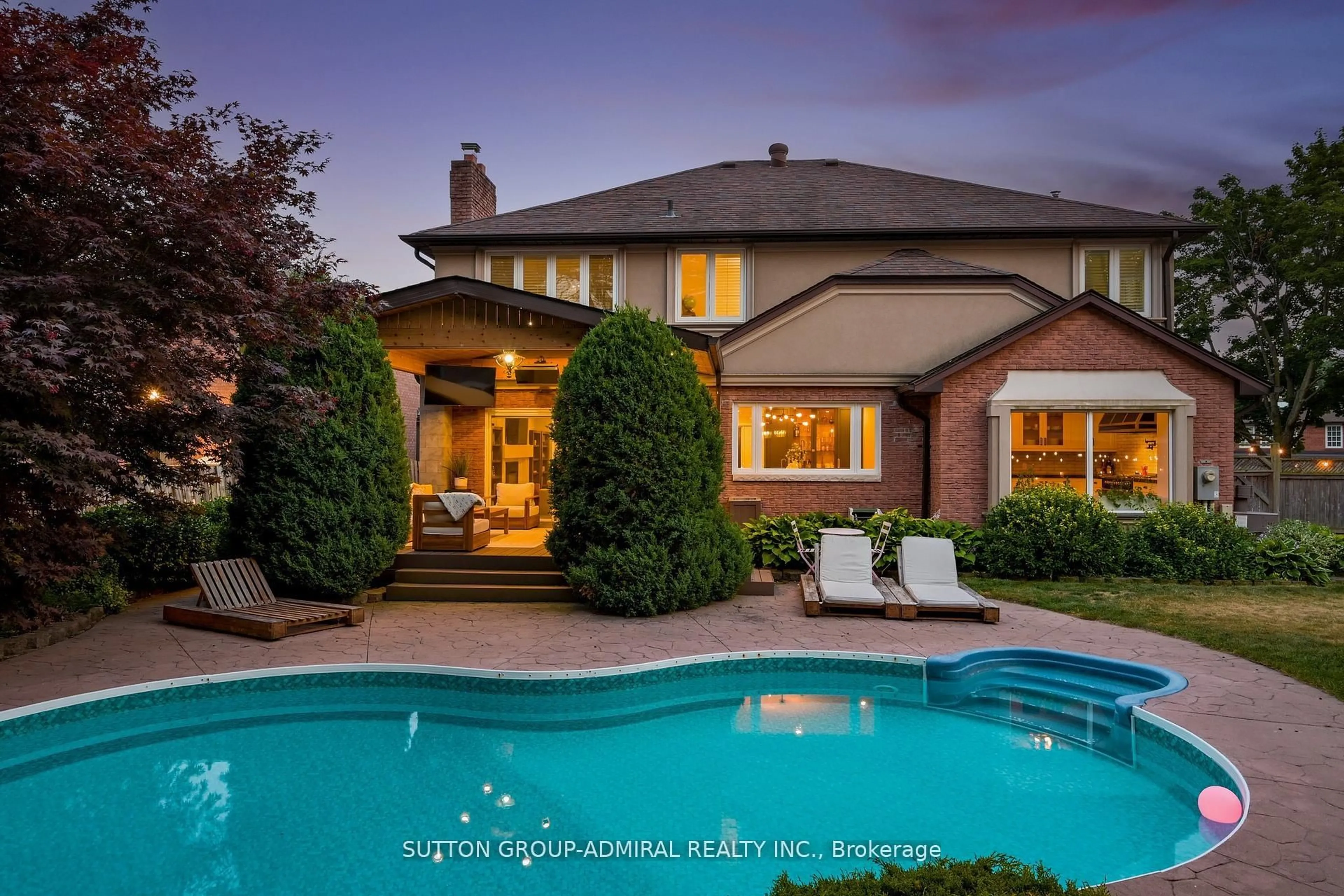Home with brick exterior material, water/lake/river/ocean view for 18 Tannery Crt, Richmond Hill Ontario L4C 7V4