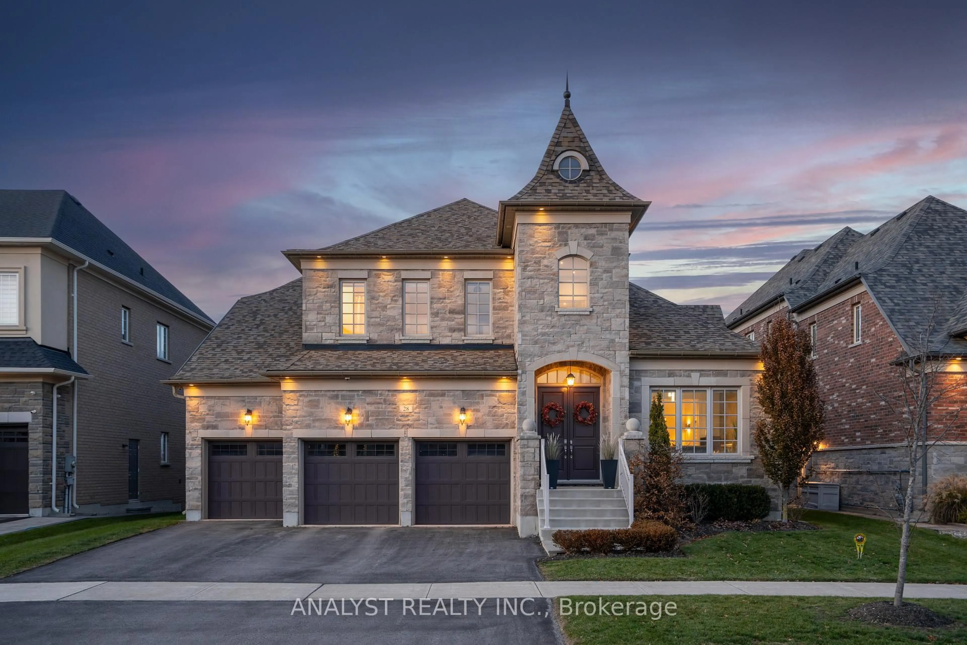 Home with brick exterior material, street for 28 Coppermine Crt, King Ontario L7B 0A5