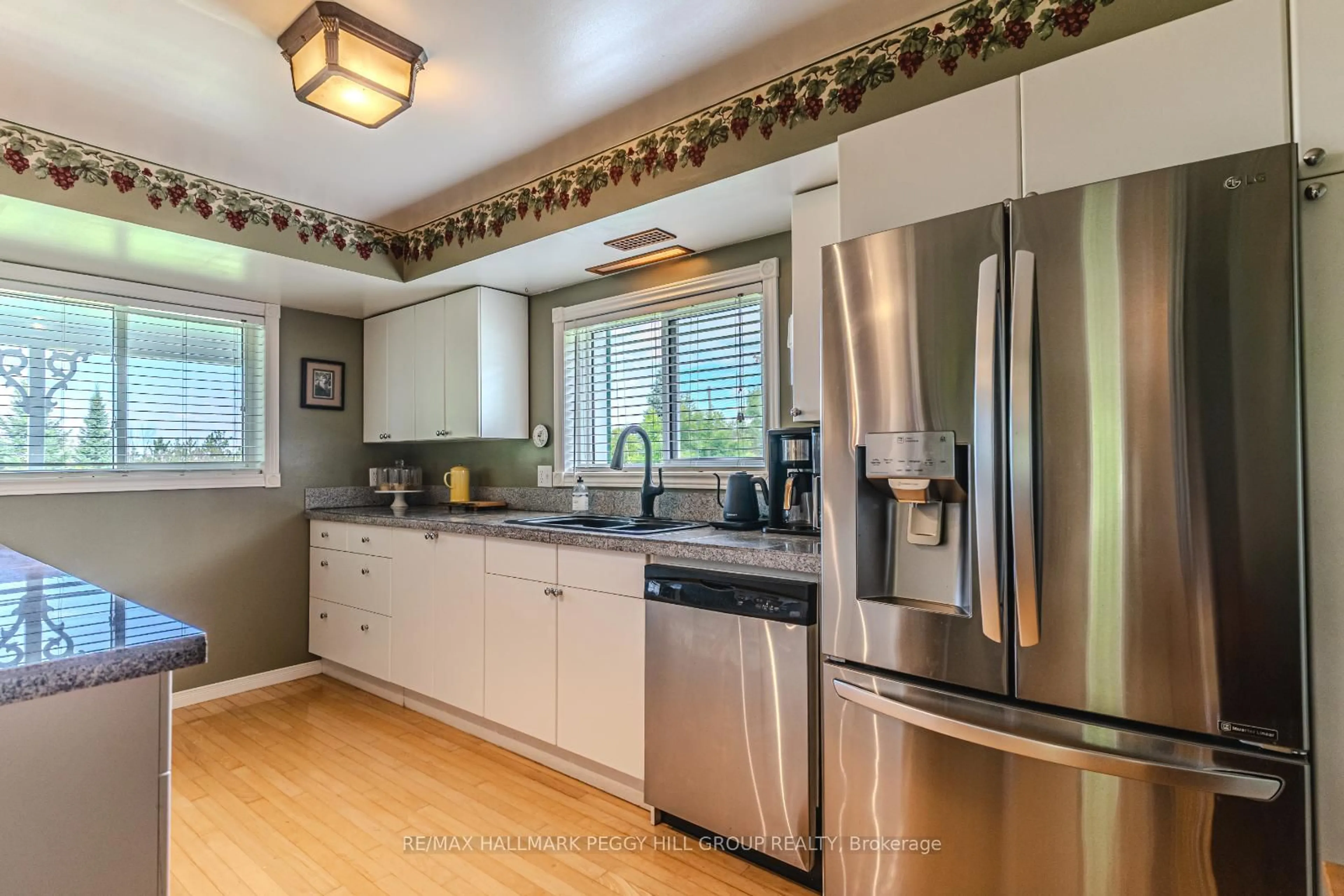 Open concept kitchen, unknown for 8064 9th Line, Essa Ontario L0L 2N0