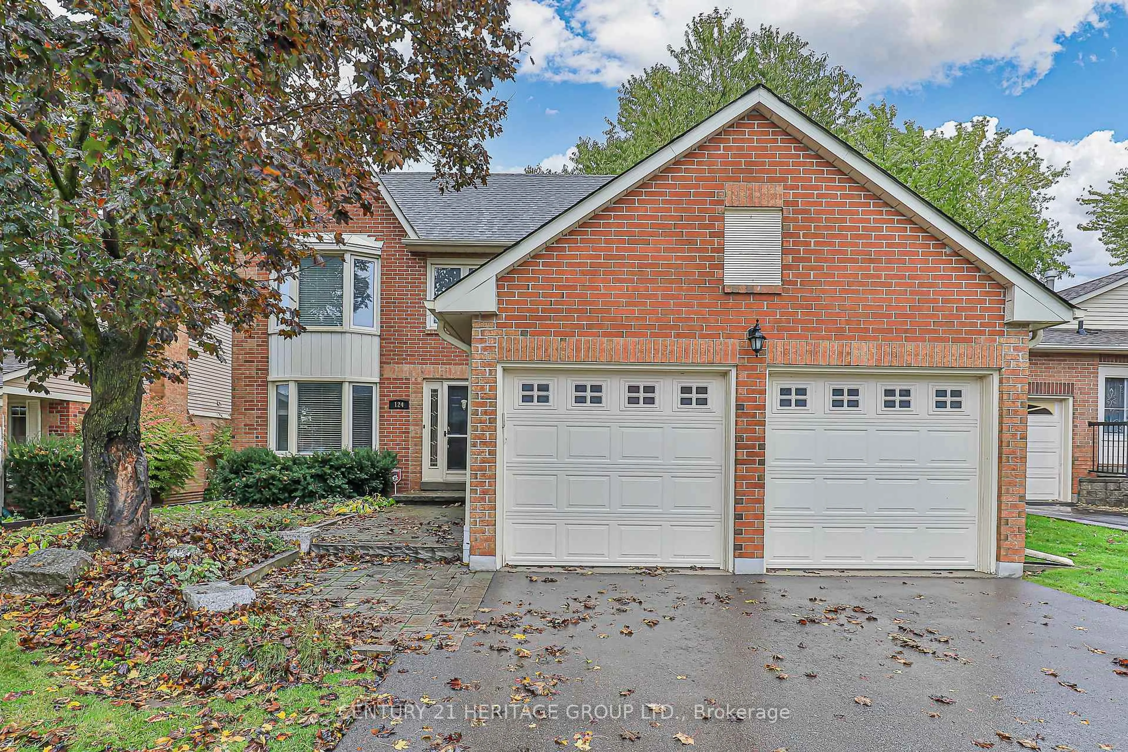 Home with brick exterior material, street for 124 John Bowser Cres, Newmarket Ontario L3Y 7P1