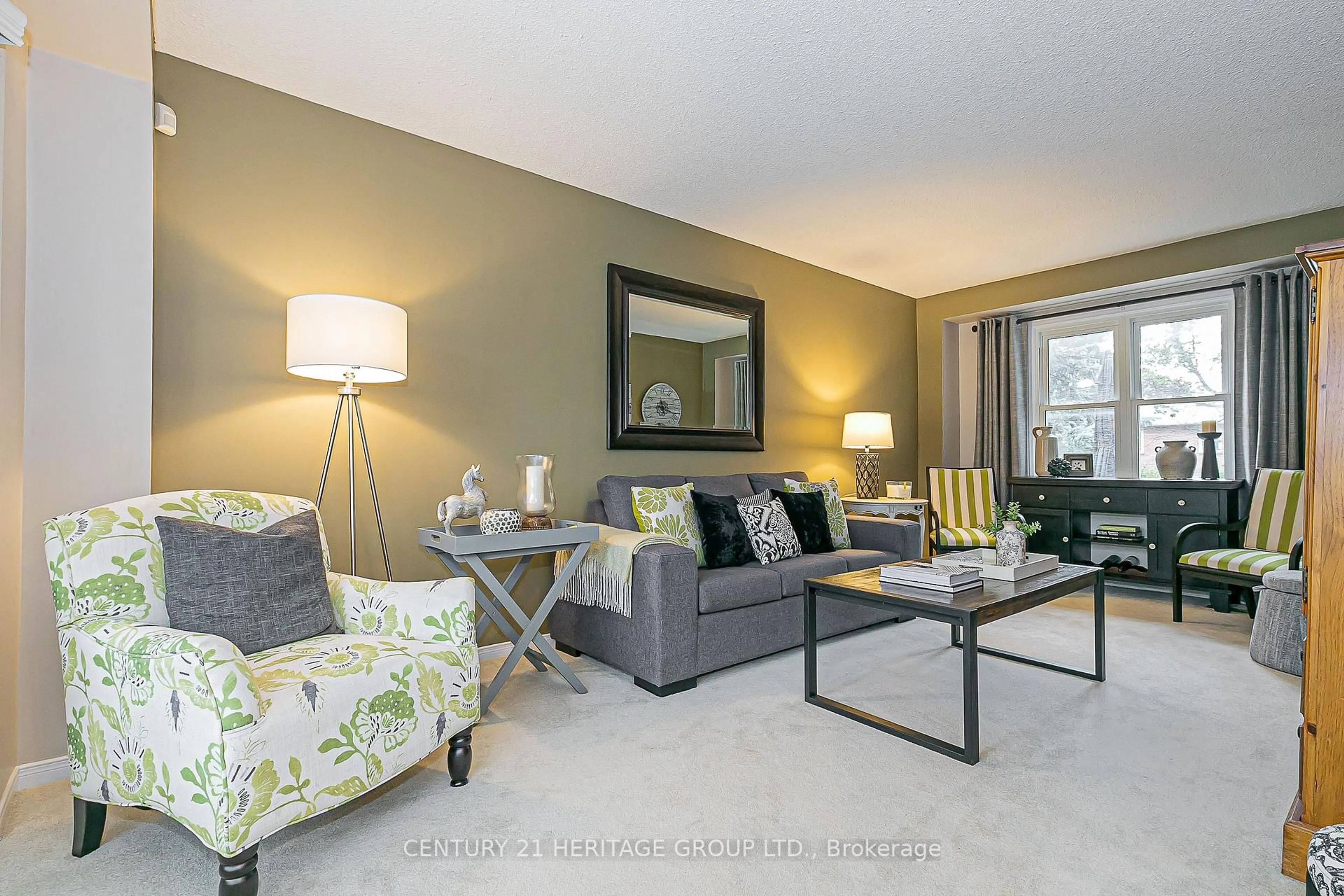 Living room with furniture, unknown for 124 John Bowser Cres, Newmarket Ontario L3Y 7P1