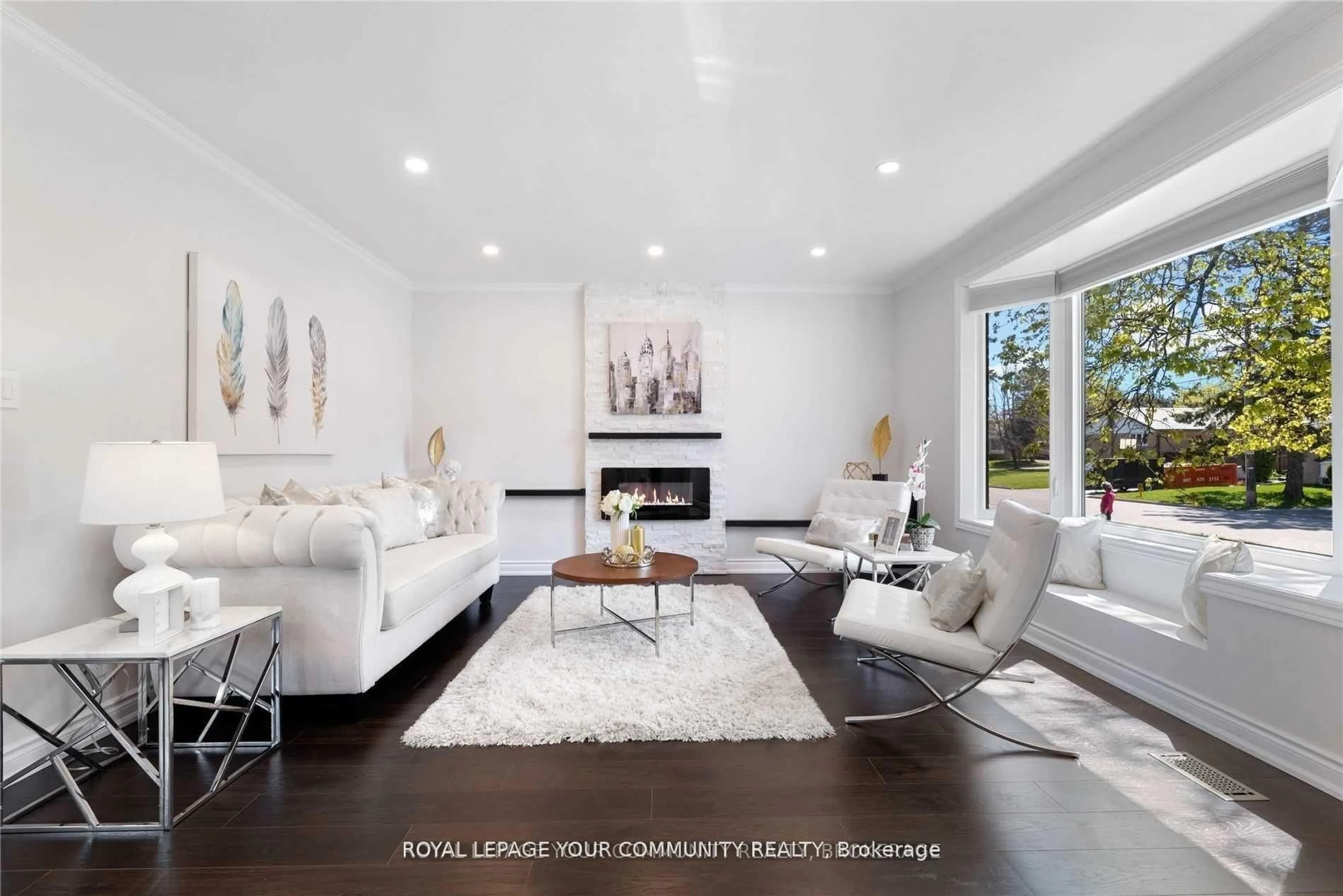 Living room with furniture, unknown for 60 Child Dr, Aurora Ontario L4G 1Y7