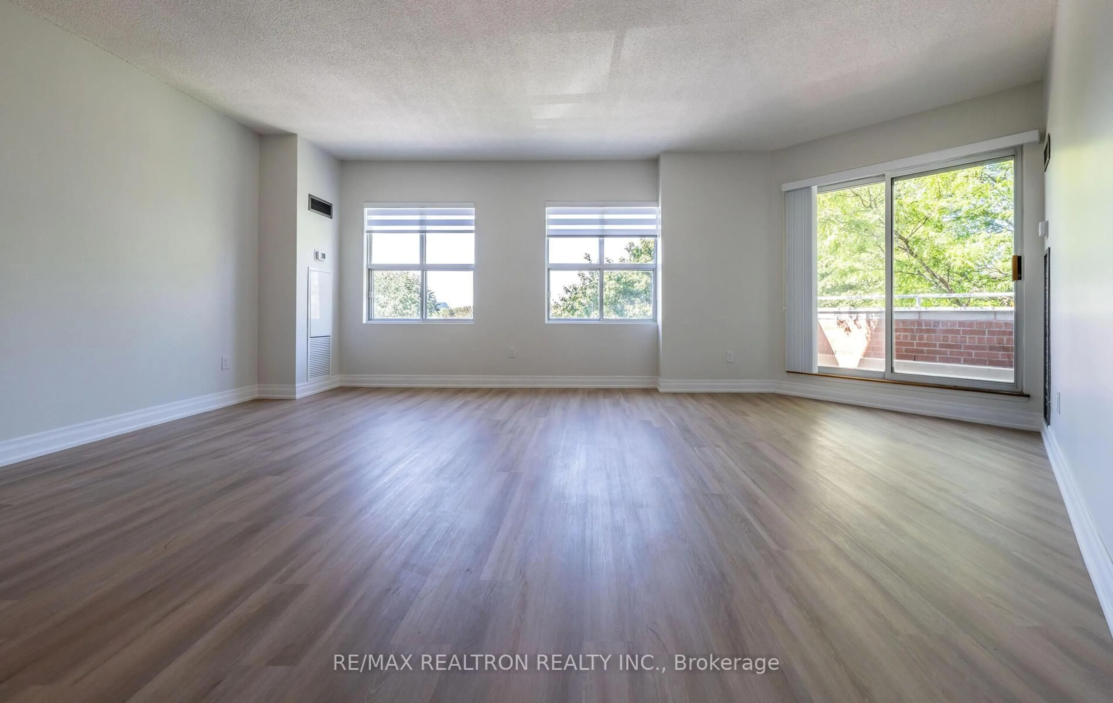 A pic of a room for 9 Chalmers Rd #Ph8, Richmond Hill Ontario L4B 3N3