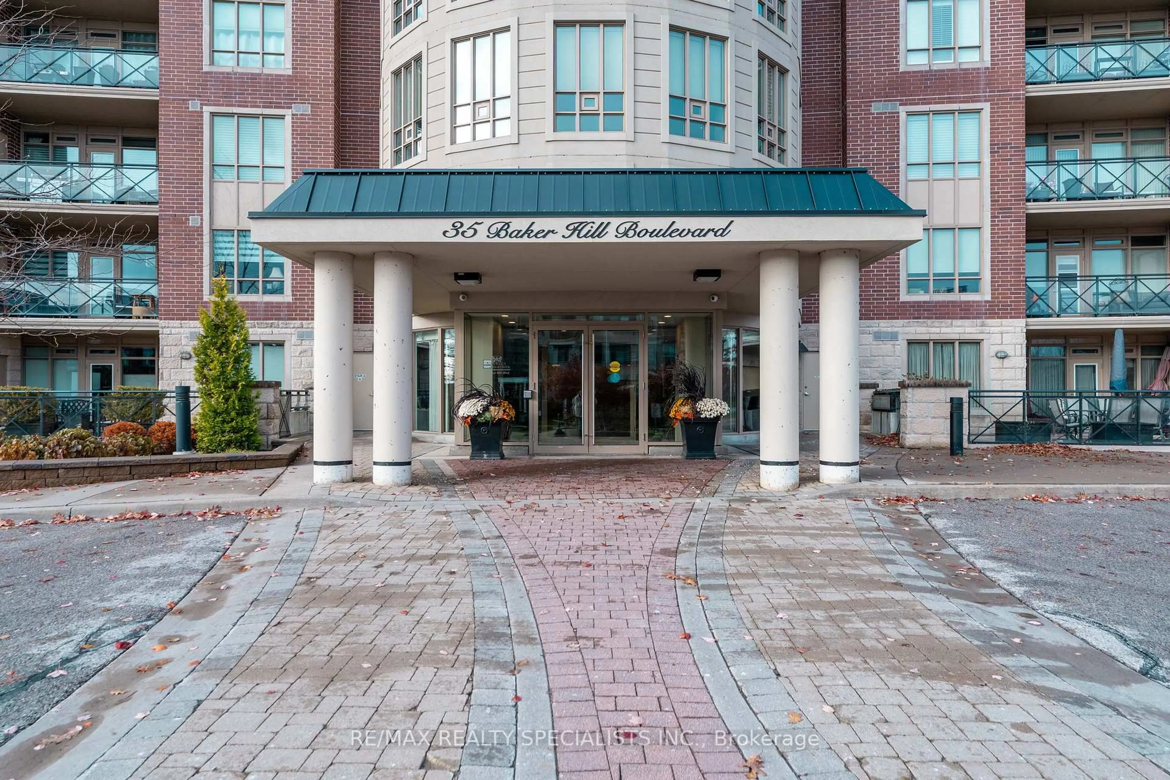 Indoor foyer for 35 Baker Hill Blvd #PH9, Whitchurch-Stouffville Ontario L4A 1P8