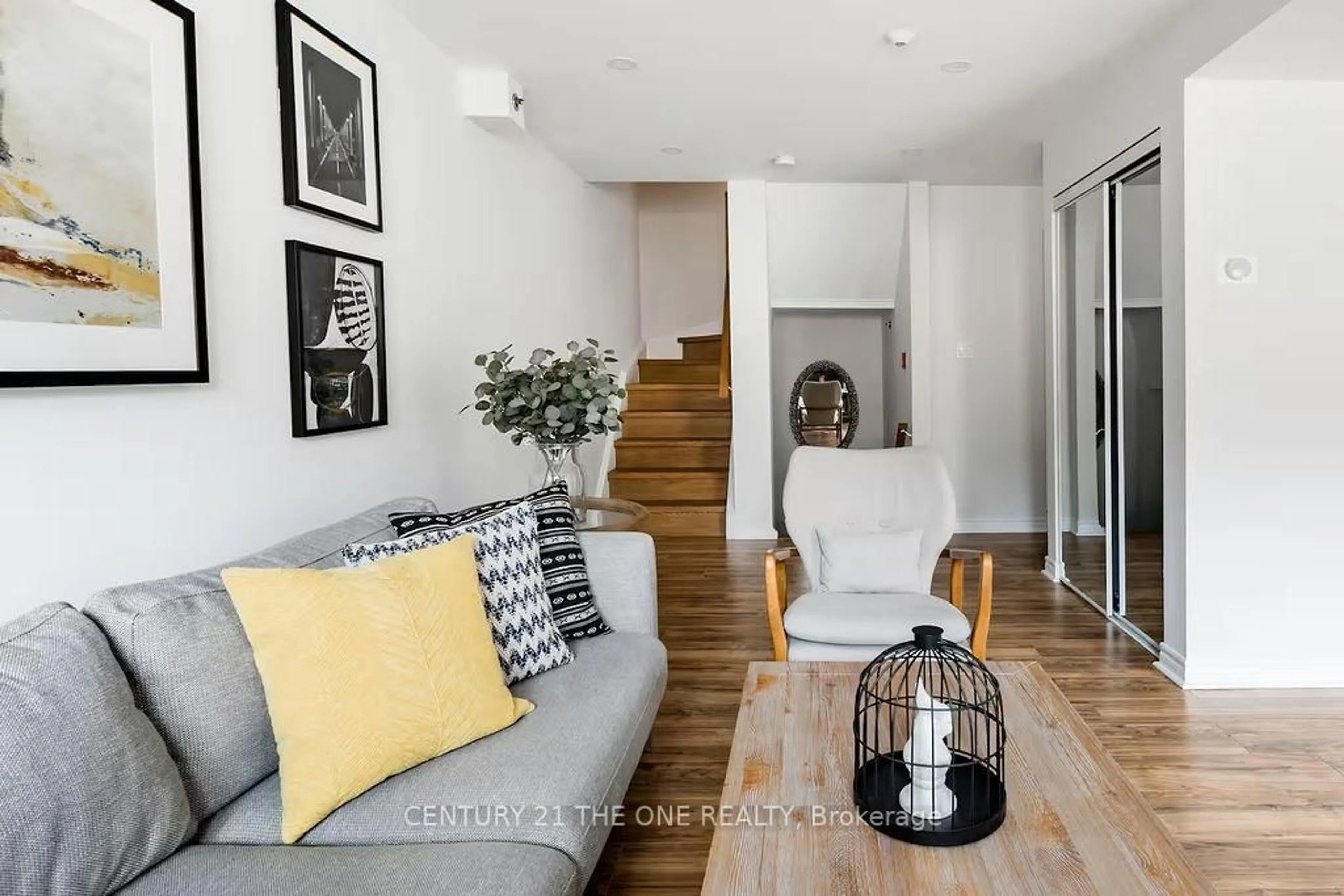 Living room with furniture, unknown for 75 Weldrick Rd #721, Richmond Hill Ontario L4C 0H9