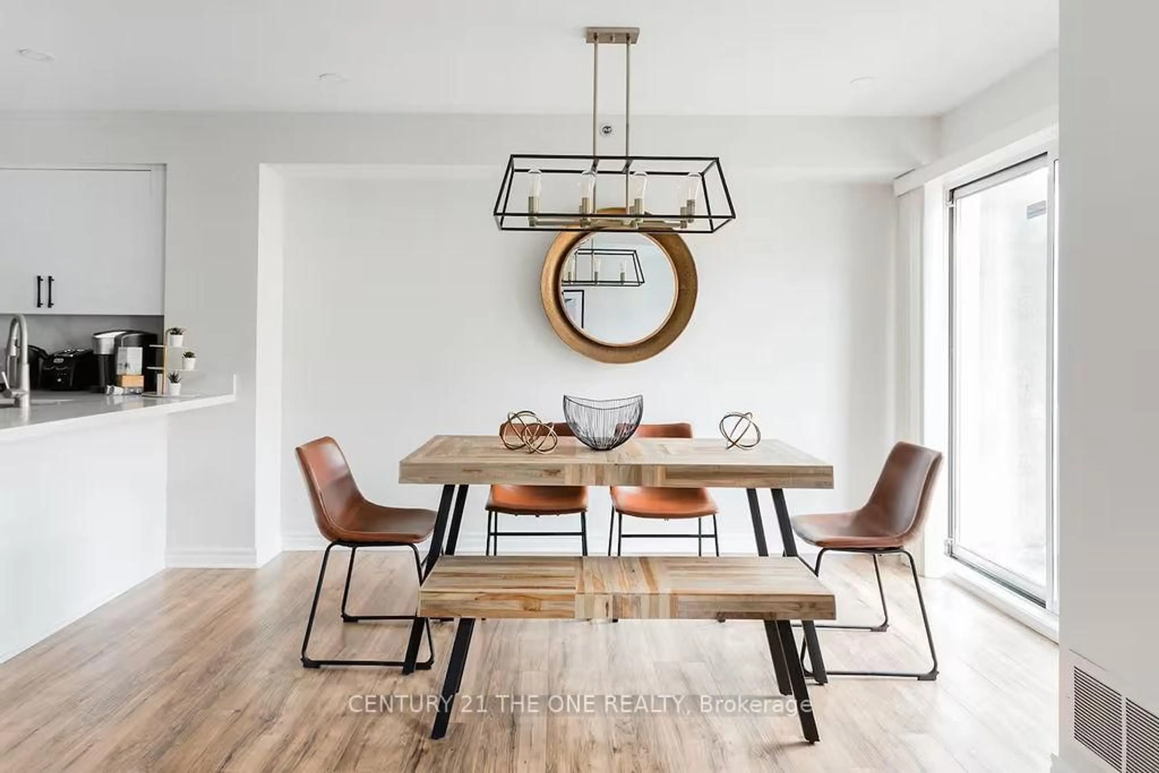 Dining room, wood/laminate floor for 75 Weldrick Rd #721, Richmond Hill Ontario L4C 0H9