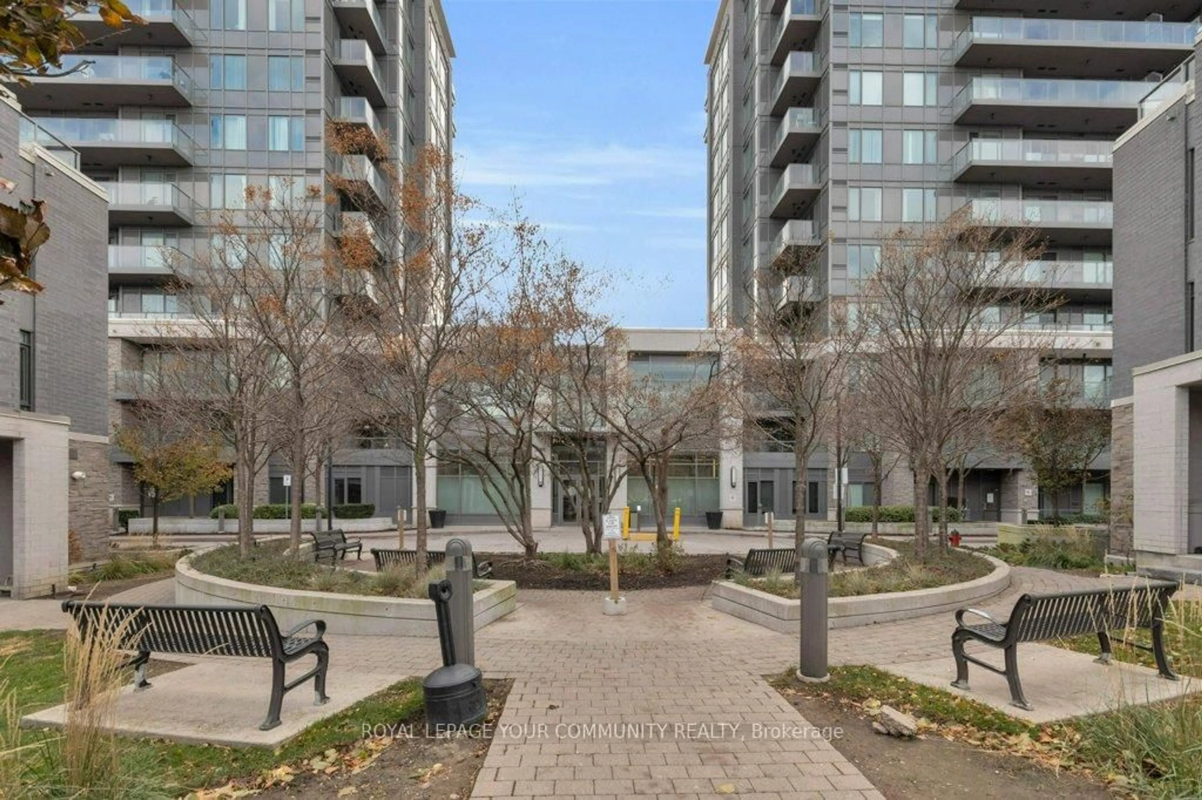 Patio, street for 277 South Park Rd #512, Markham Ontario L3T 7X4