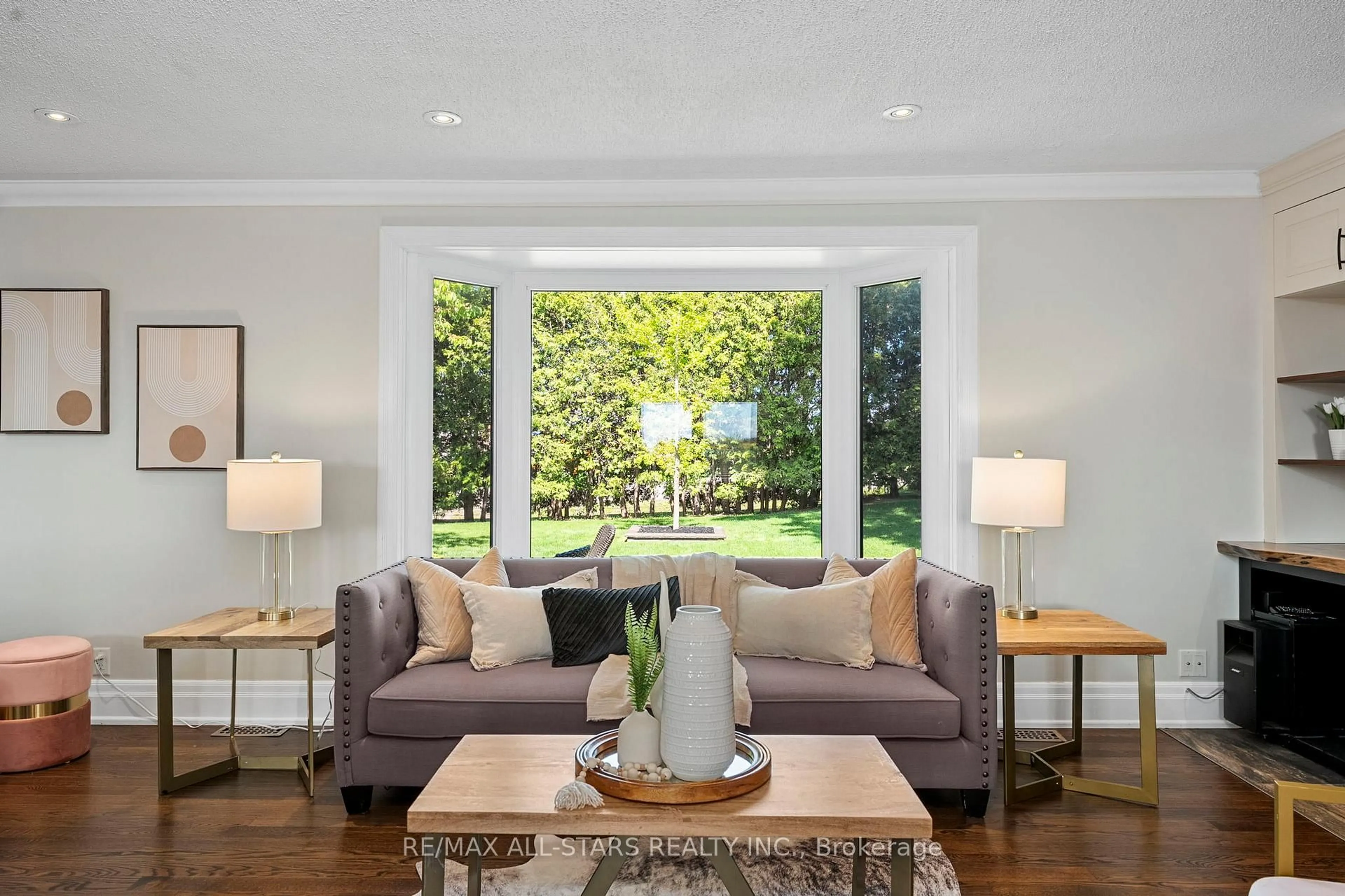 Living room with furniture, wood/laminate floor for 21002 Leslie St, East Gwillimbury Ontario L0G 1R0