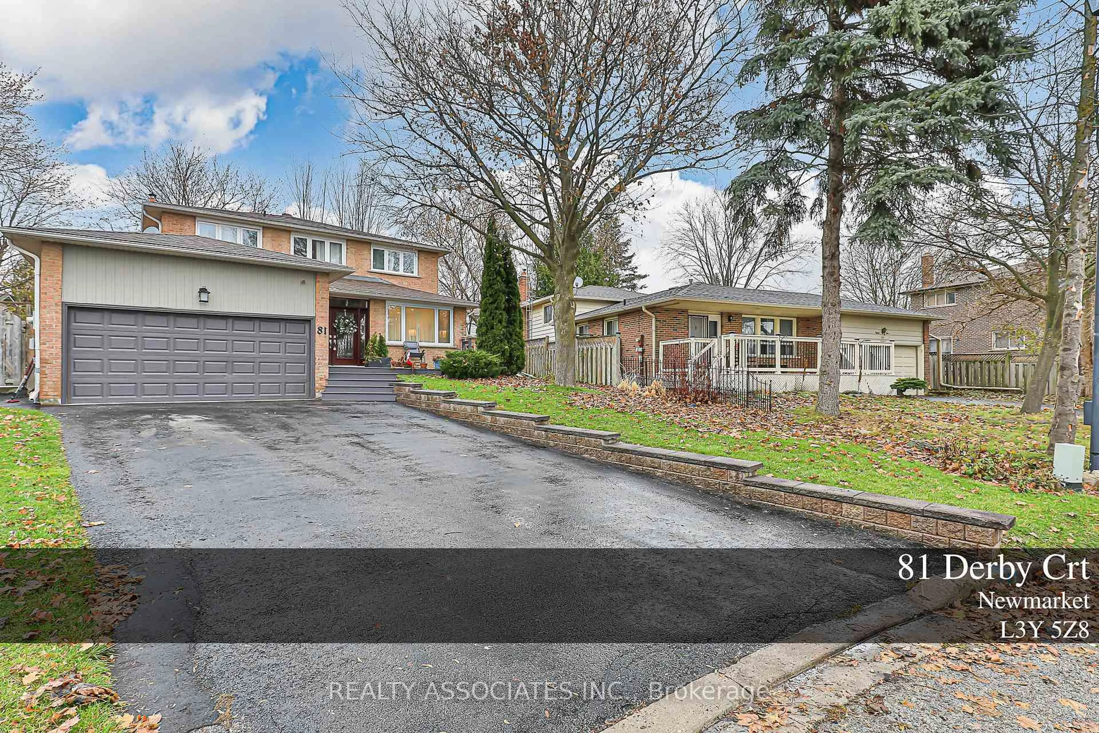 A pic from outside/outdoor area/front of a property/back of a property/a pic from drone, street for 81 Derby Crt, Newmarket Ontario L3Y 5Z8