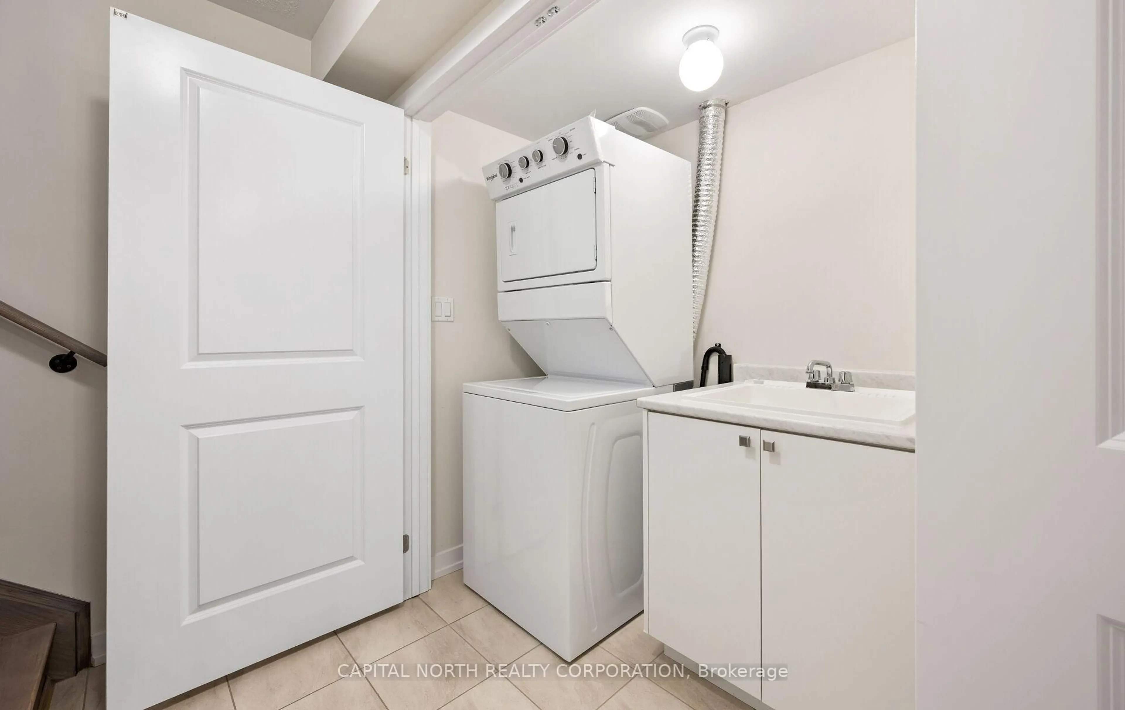Laundry room for 33 Kintall Way, Vaughan Ontario L4L 1V8