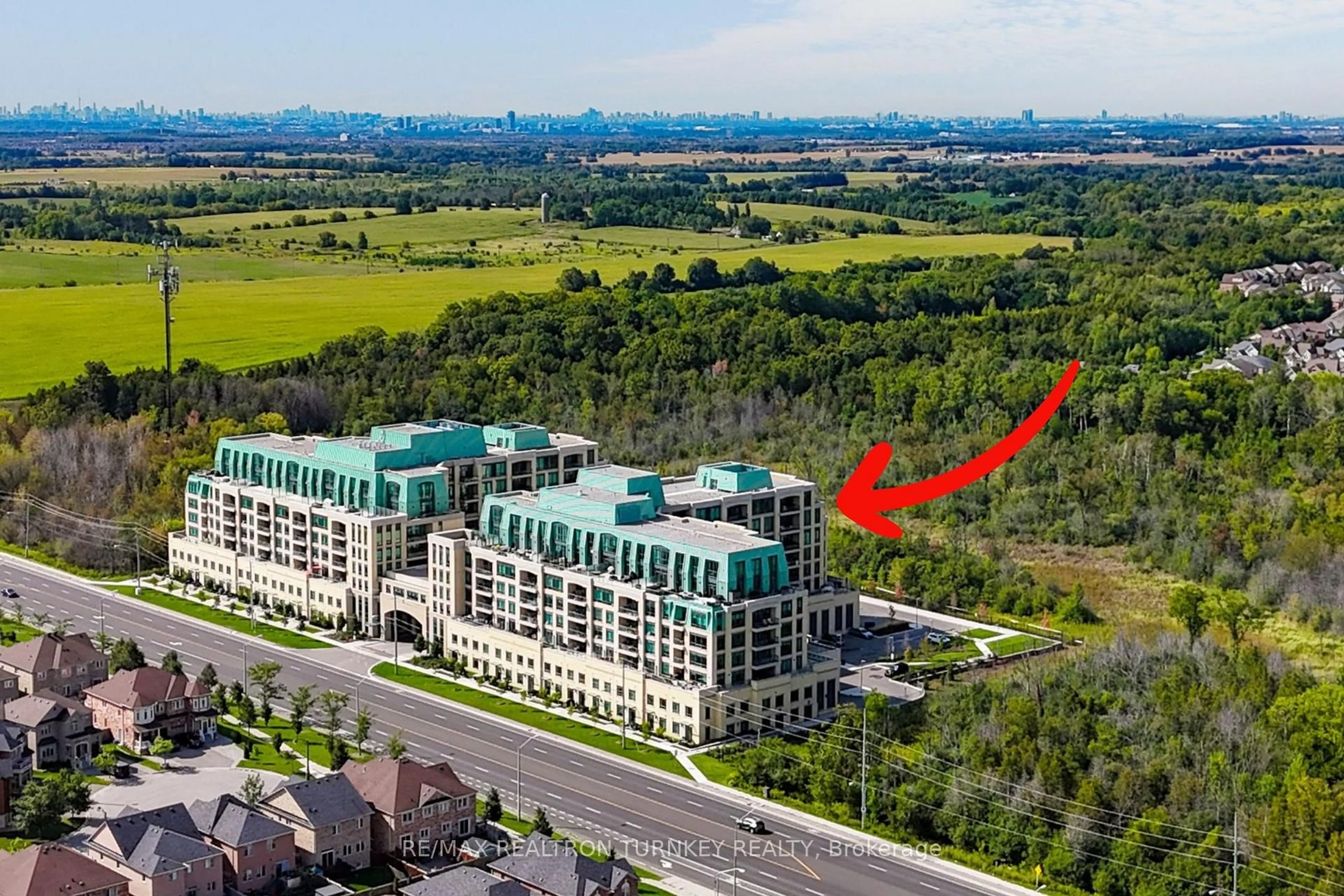 A pic from outside/outdoor area/front of a property/back of a property/a pic from drone, building for 11782 Ninth Line #711, Whitchurch-Stouffville Ontario L4A 5E9