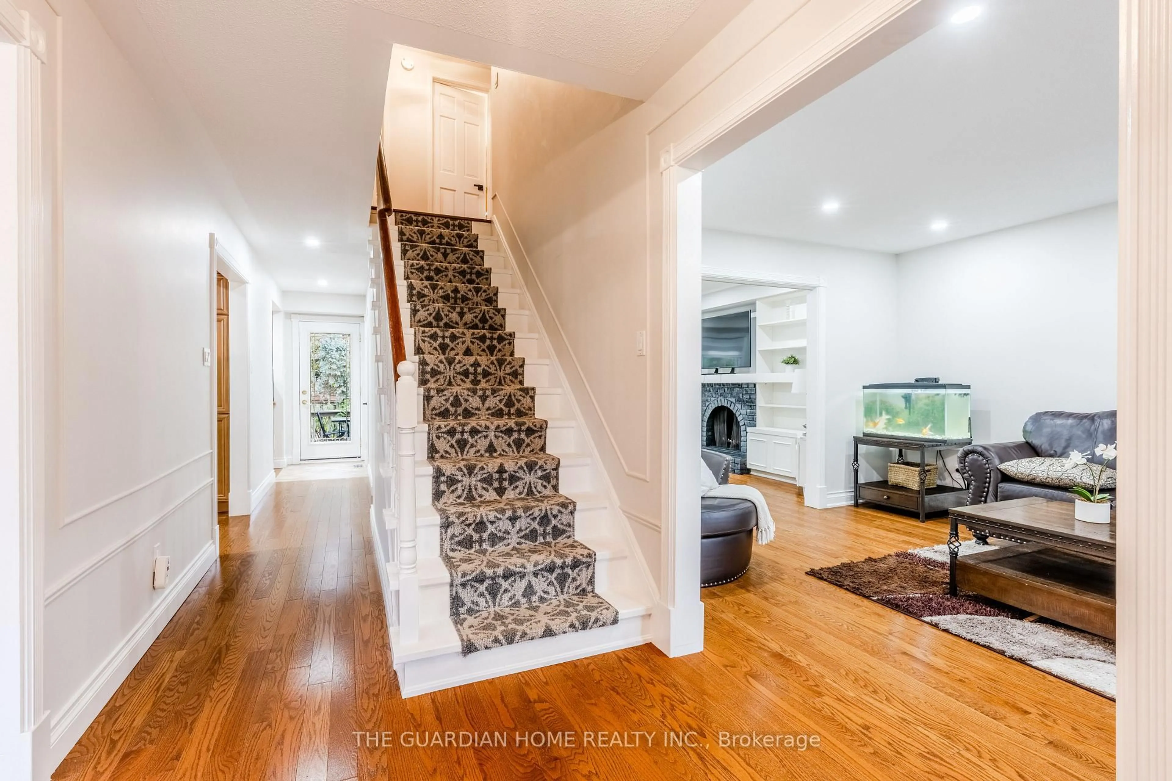 Indoor entryway for 40 Sir Gawaine Pl, Markham Ontario L3P 3A2