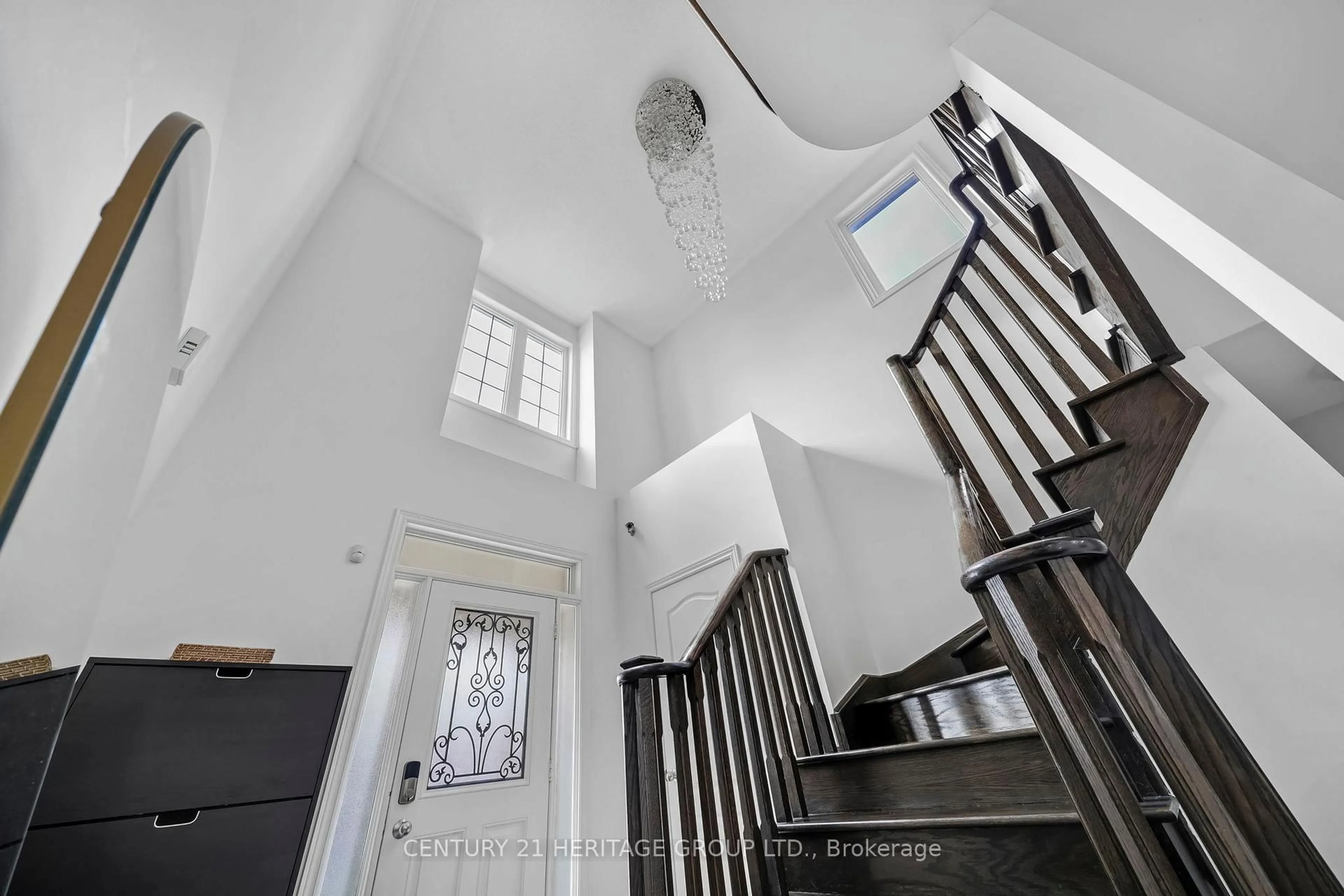 Stairs for 32 Amberwing Landing, Bradford West Gwillimbury Ontario L3Z 0H9