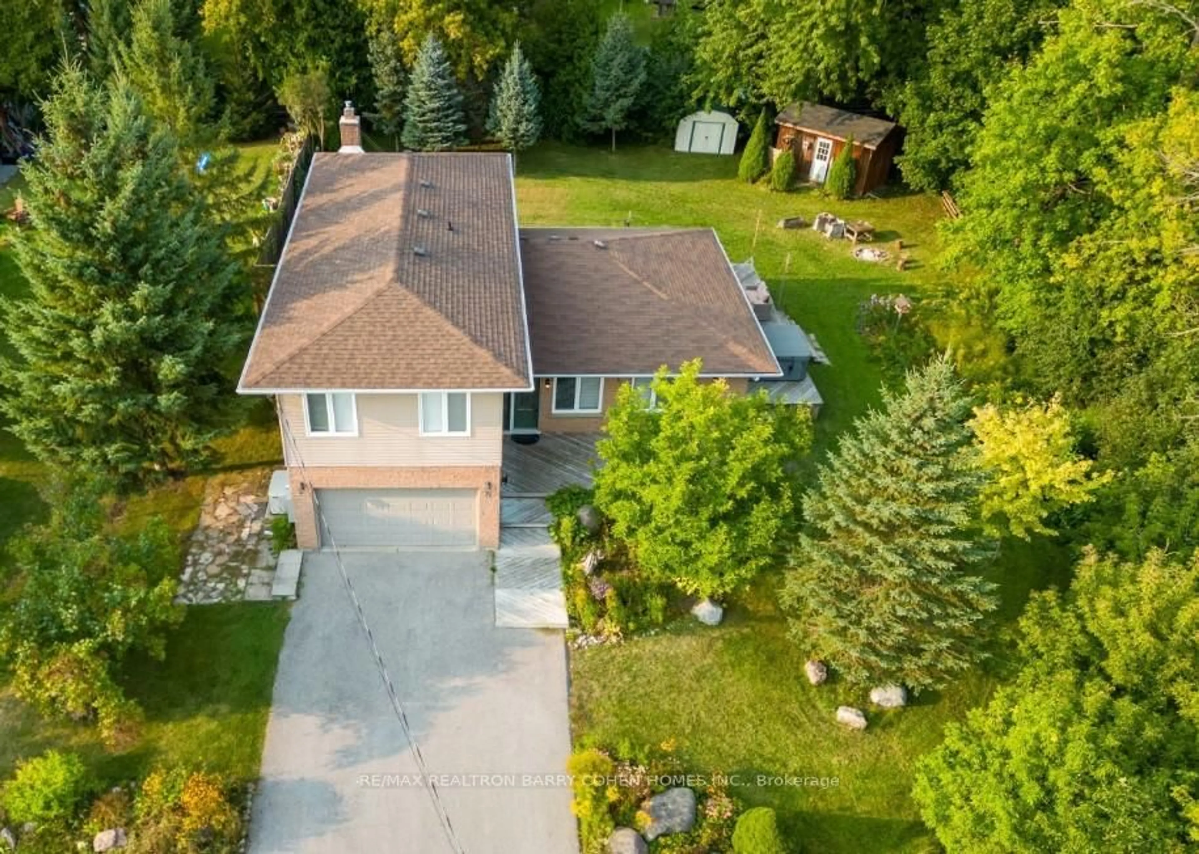 A pic from outside/outdoor area/front of a property/back of a property/a pic from drone, street for 14 Mellon Ave, Georgina Ontario L0E 1N0