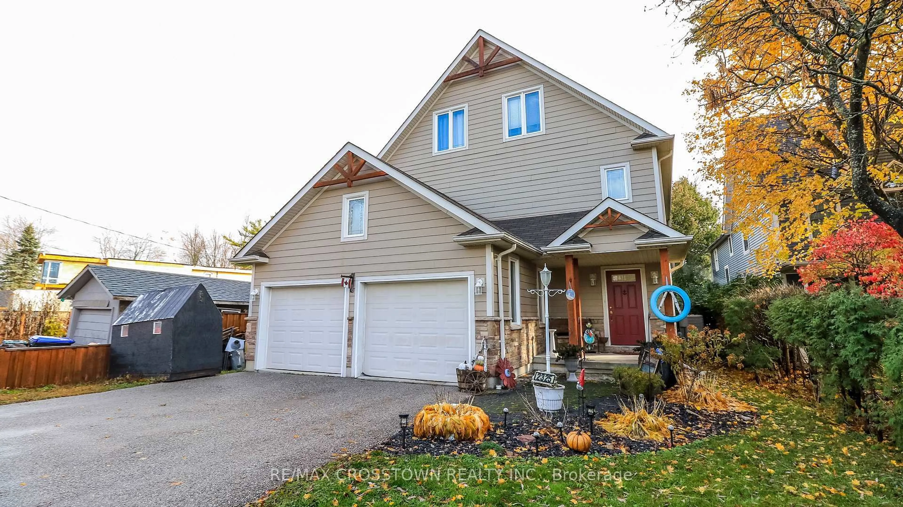 Home with vinyl exterior material, street for 2325 Crystal Beach Rd, Innisfil Ontario L9S 3W8