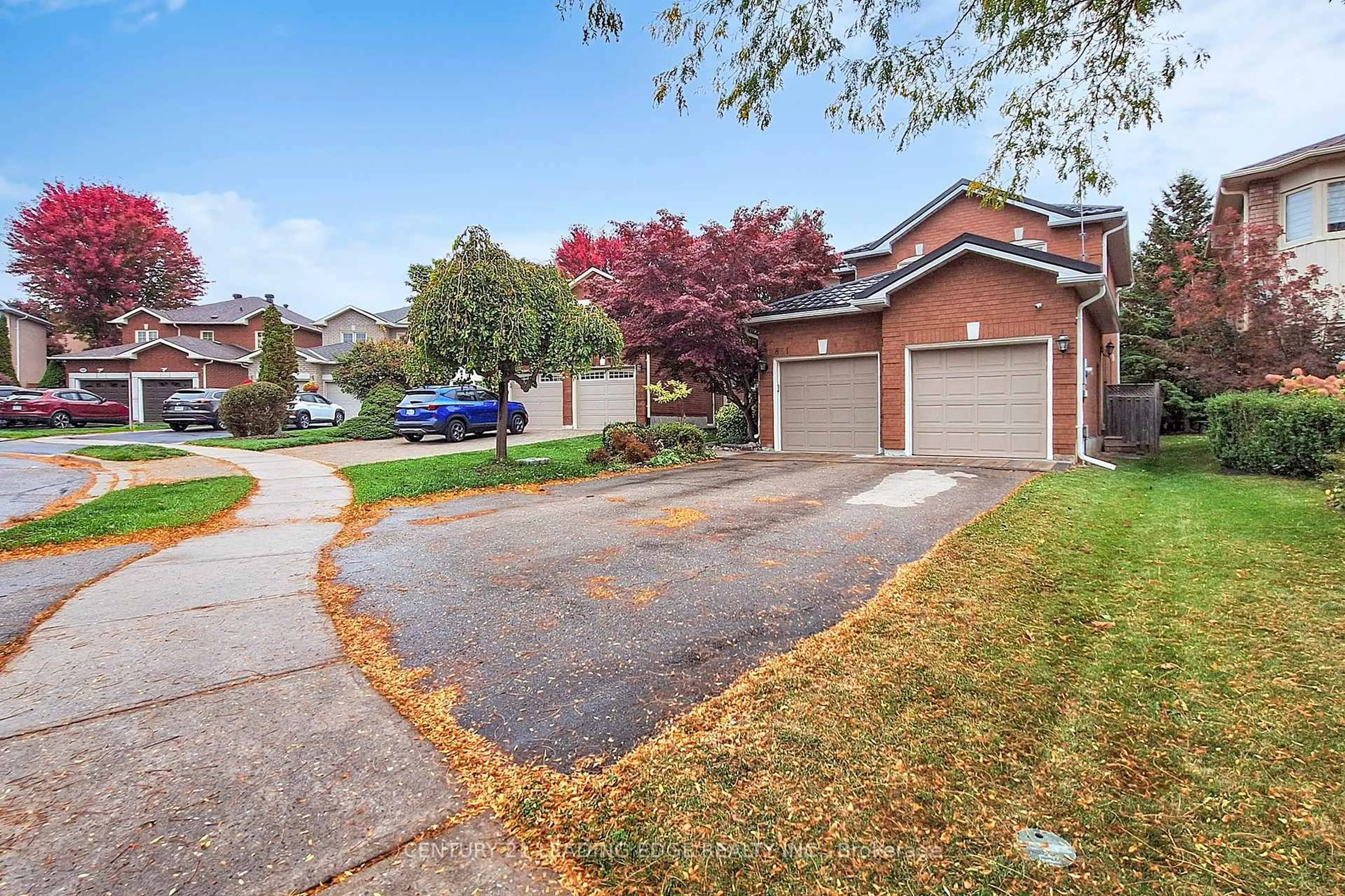 Home with brick exterior material, street for 851 Hilton Blvd, Newmarket Ontario L3X 2H7