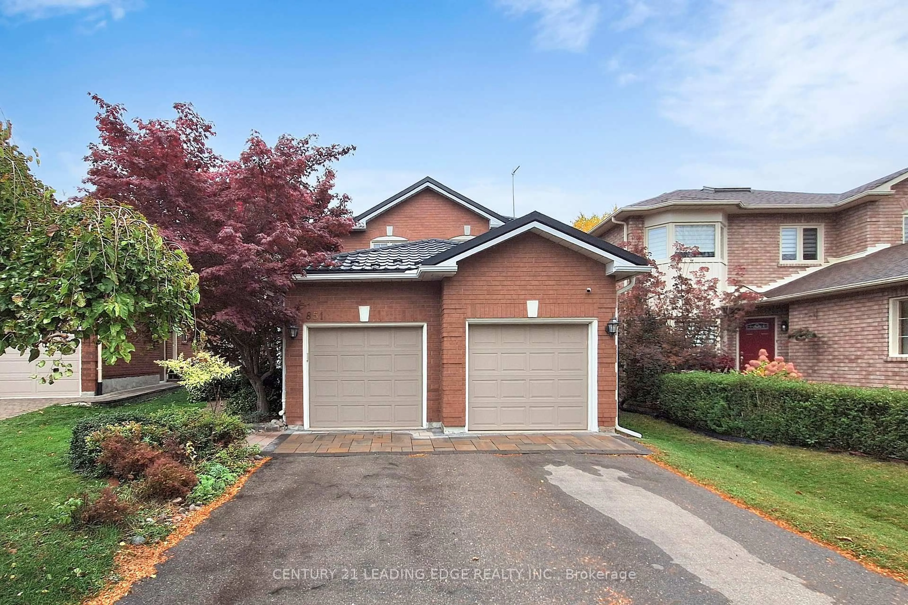 Home with brick exterior material, street for 851 Hilton Blvd, Newmarket Ontario L3X 2H7