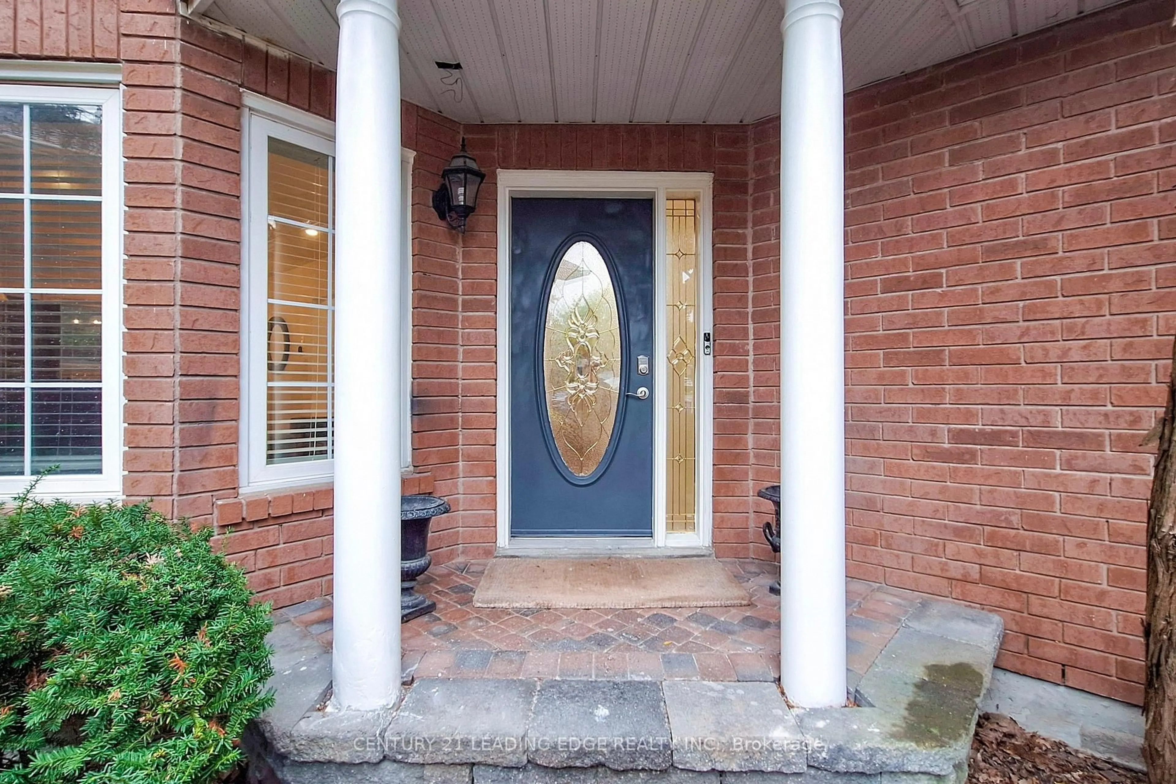 Indoor entryway for 851 Hilton Blvd, Newmarket Ontario L3X 2H7