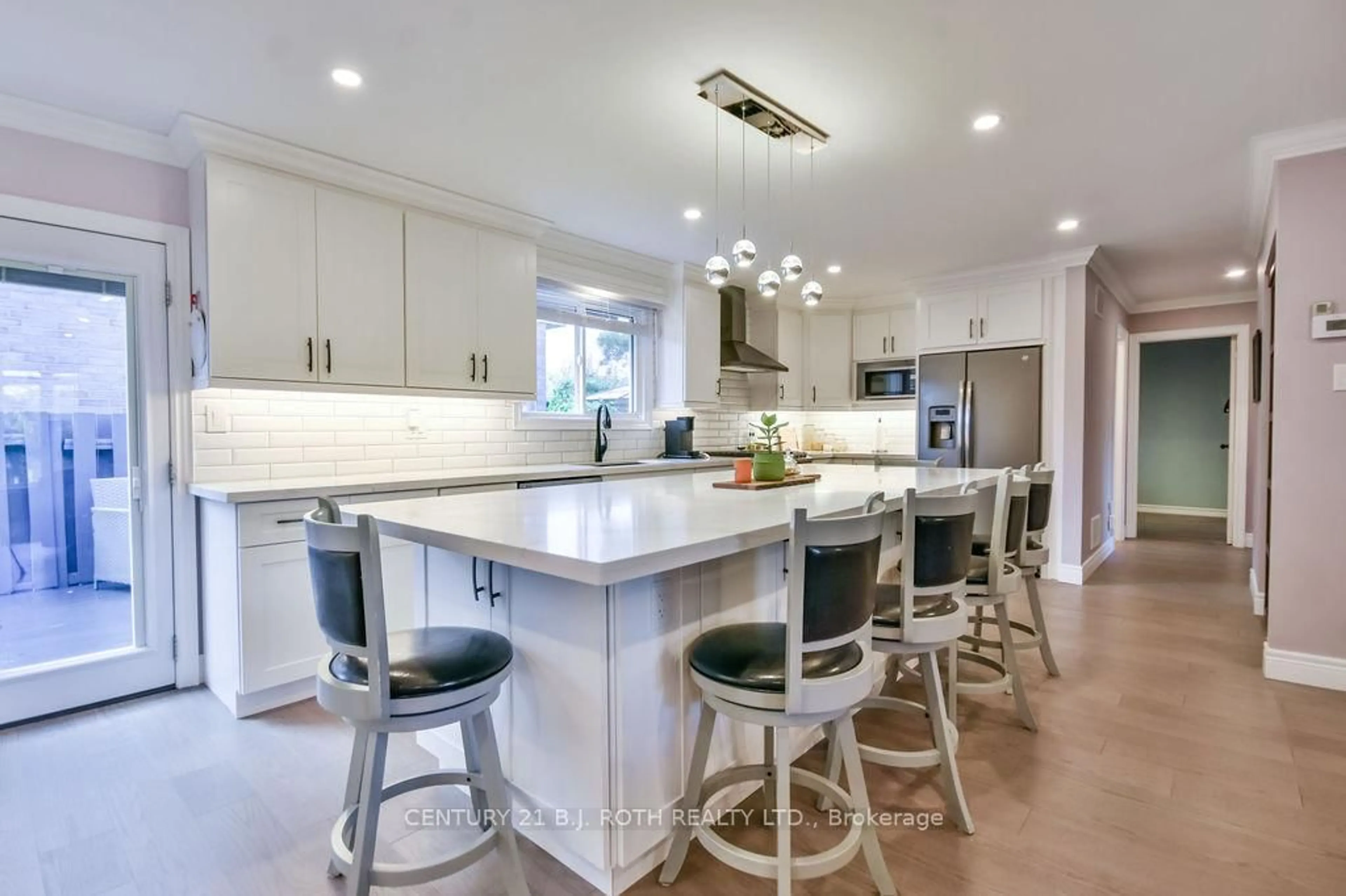 Contemporary kitchen, unknown for 58 Collings Ave, Bradford West Gwillimbury Ontario L3Z 1S3